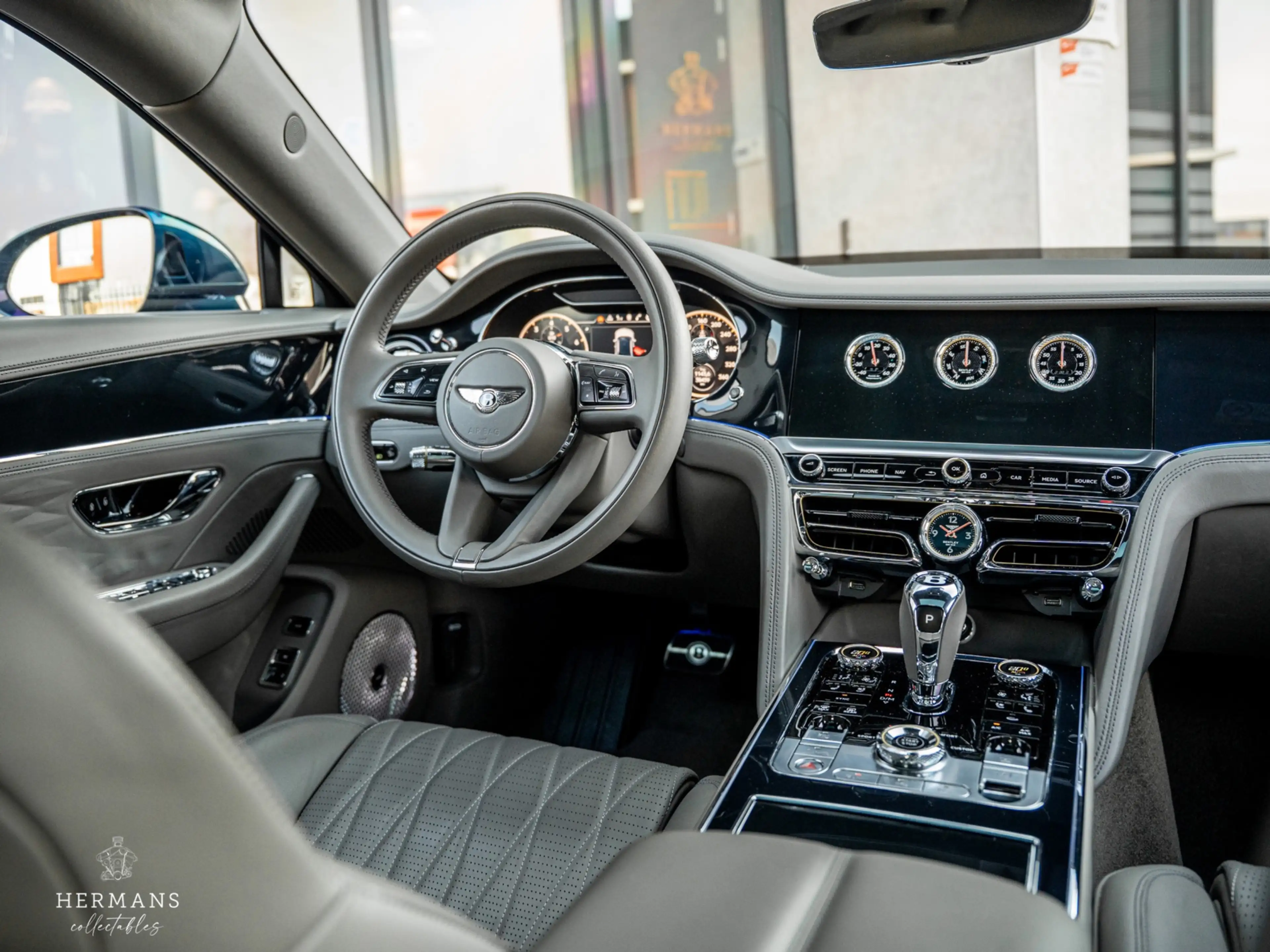 Bentley Flying Spur 4.0 V8 1st Edition / Mulliner / Blackline / Carbon — photo 18