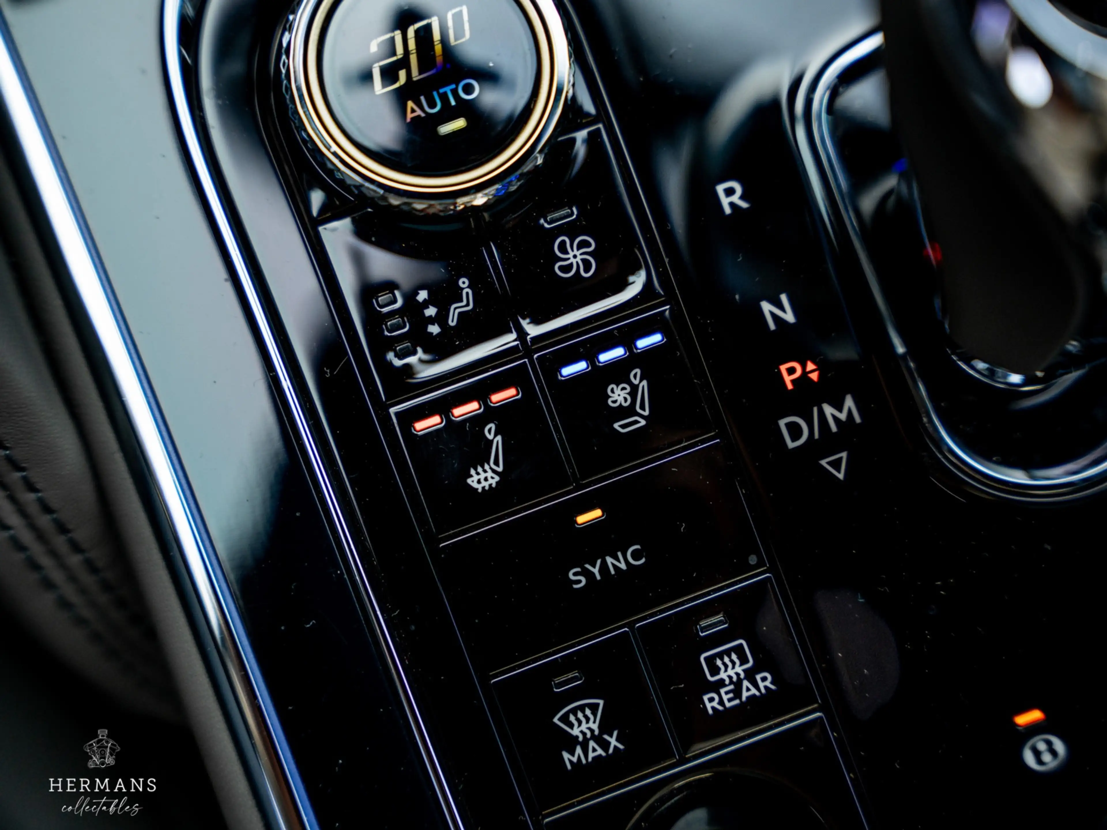 Bentley Flying Spur 4.0 V8 1st Edition / Mulliner / Blackline / Carbon — photo 24