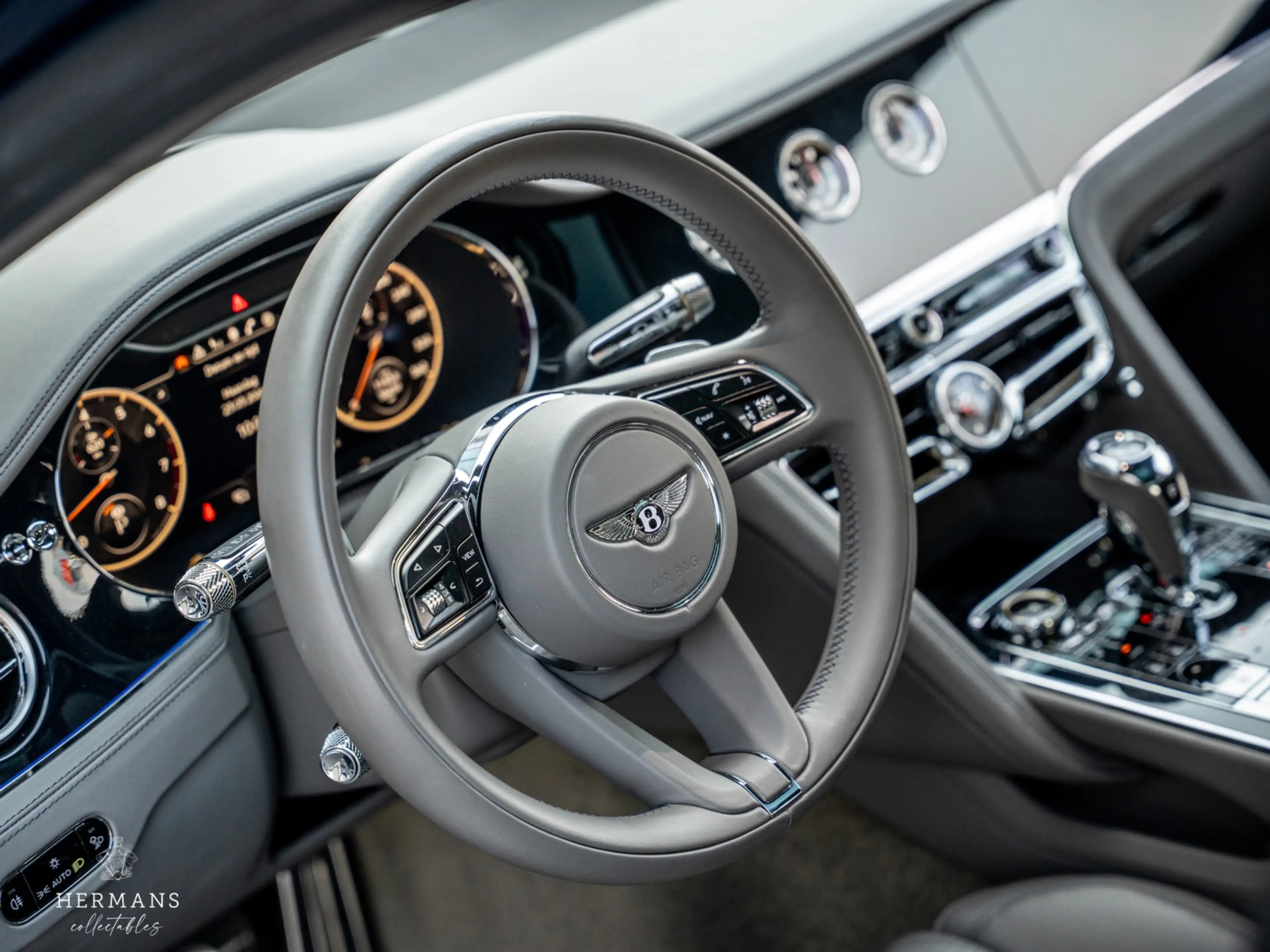 Bentley Flying Spur 4.0 V8 1st Edition / Mulliner / Blackline / Carbon — photo 17