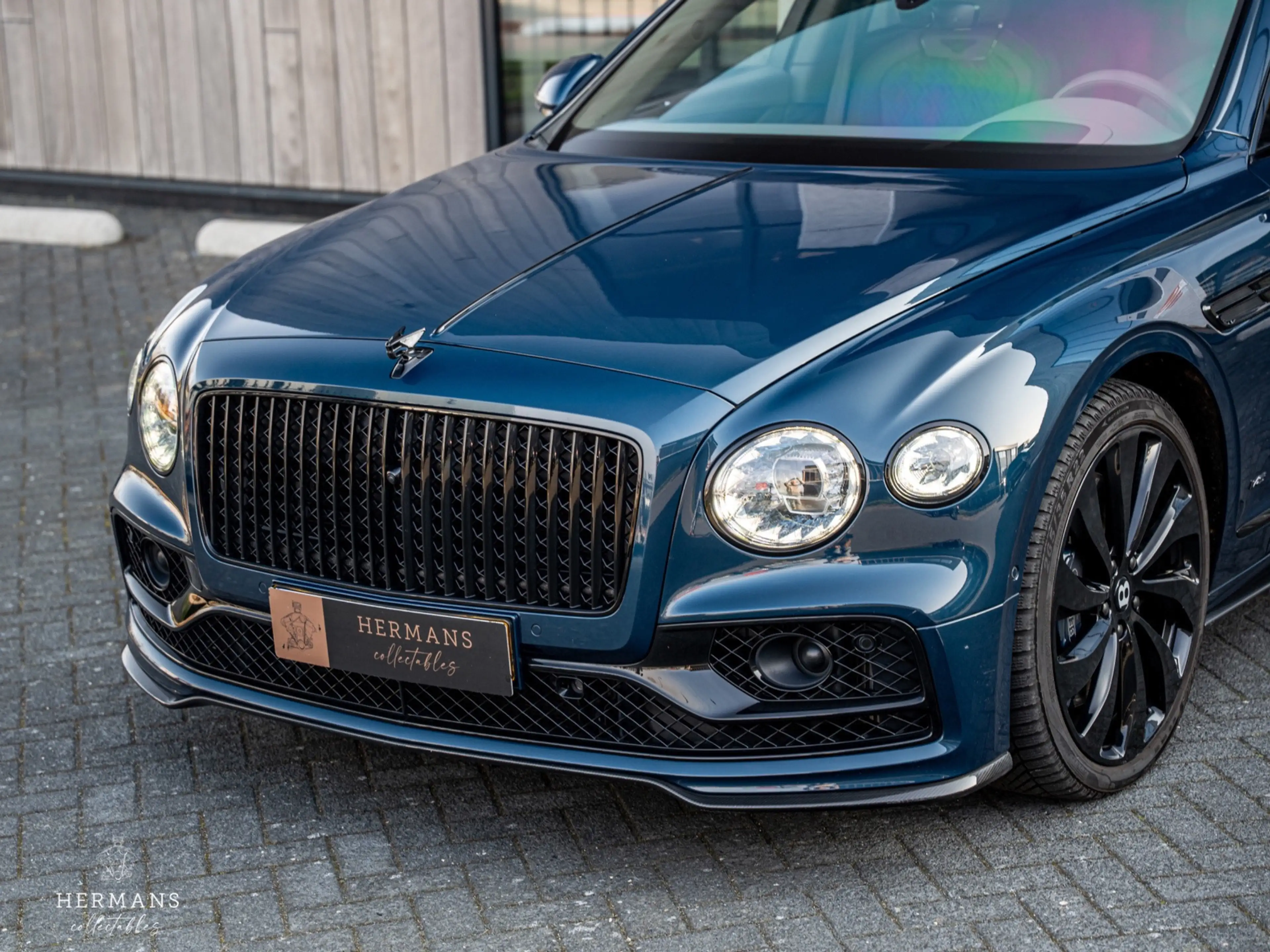 Bentley Flying Spur 4.0 V8 1st Edition / Mulliner / Blackline / Carbon — photo 4