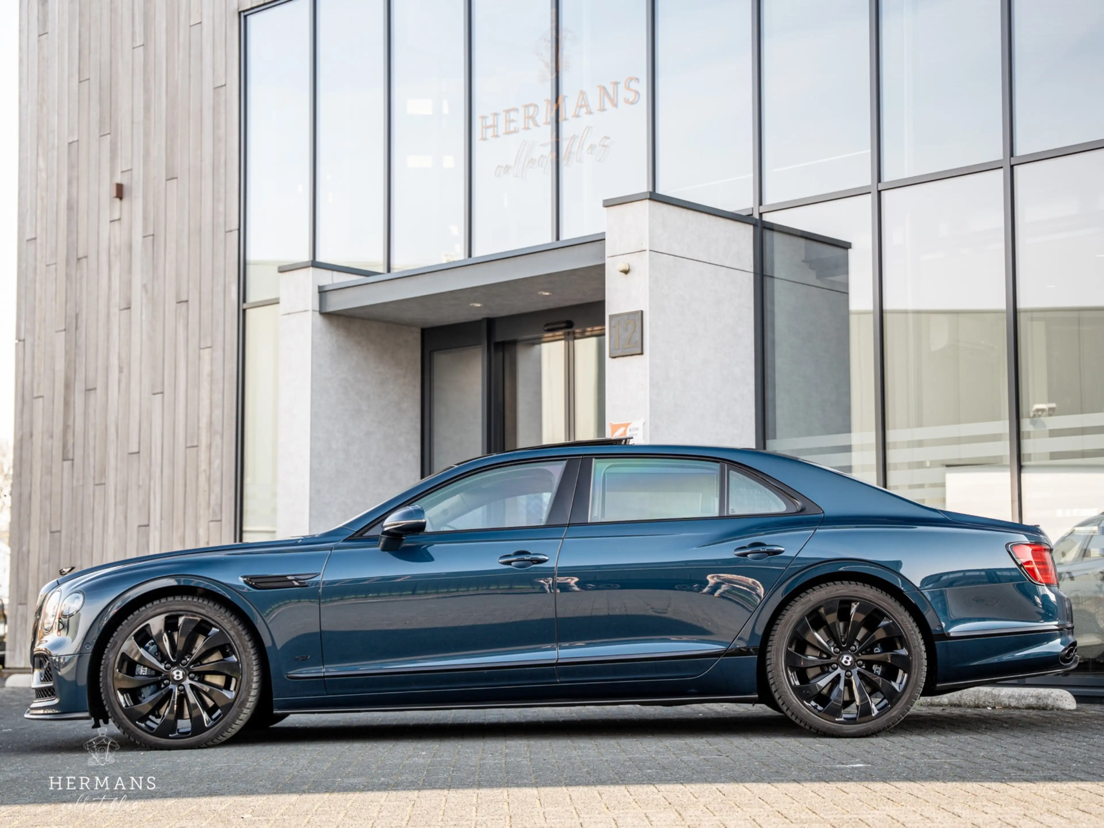 Bentley Flying Spur 4.0 V8 1st Edition / Mulliner / Blackline / Carbon — photo 13