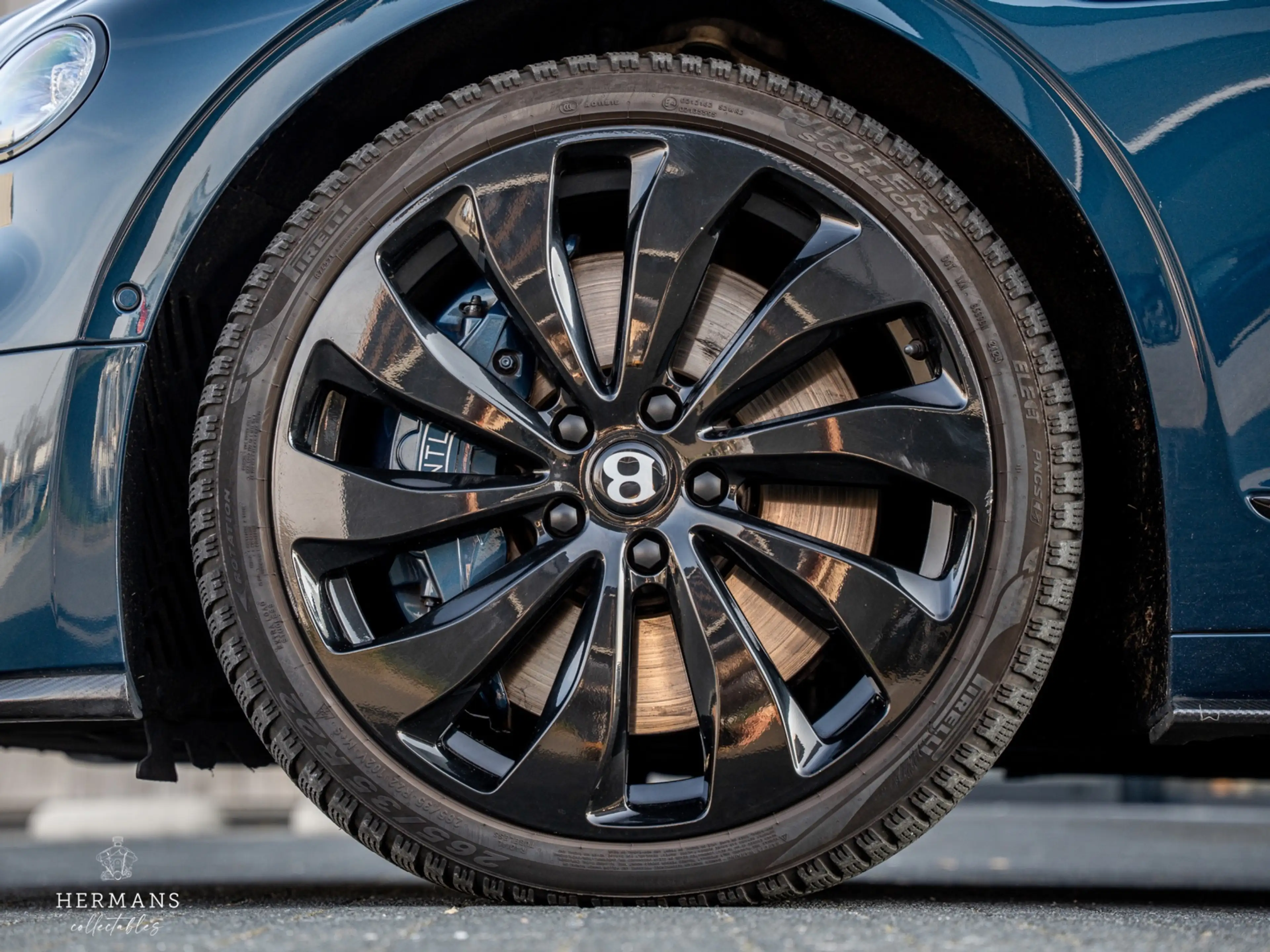 Bentley Flying Spur 4.0 V8 1st Edition / Mulliner / Blackline / Carbon — photo 15