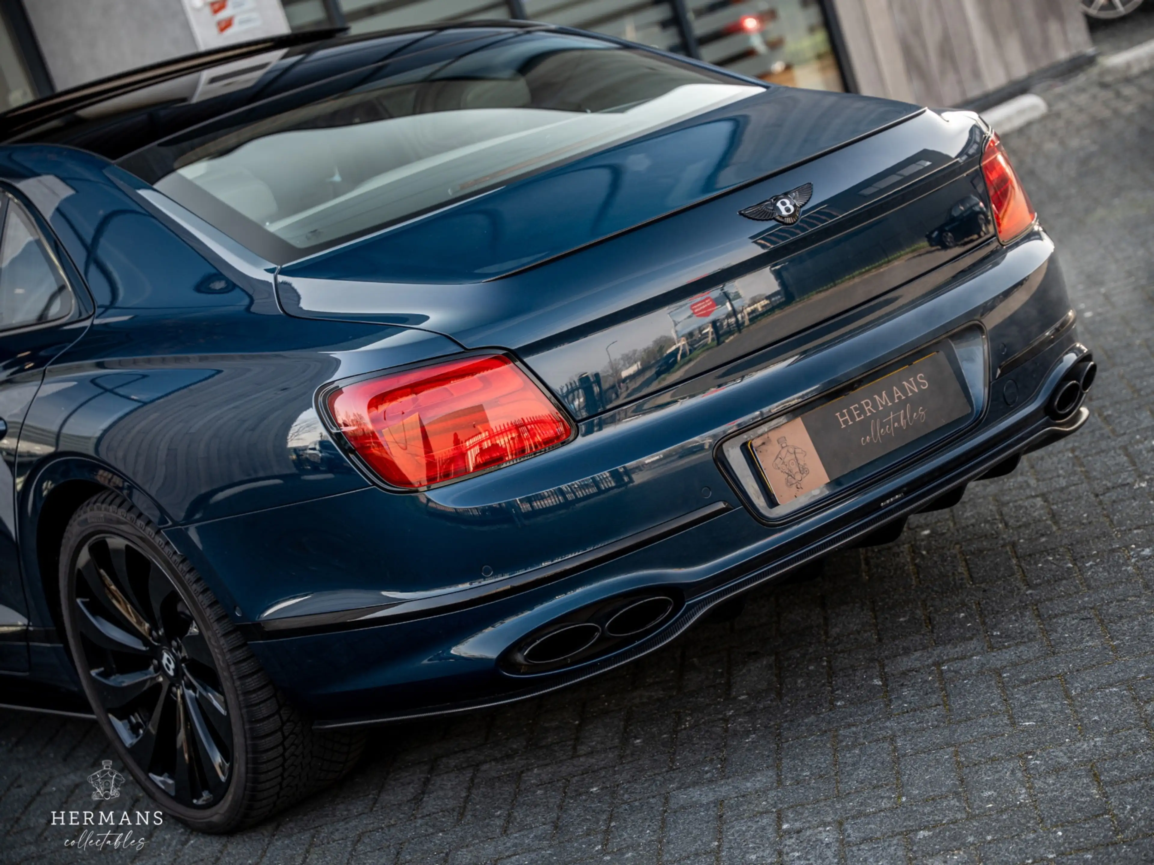 Bentley Flying Spur 4.0 V8 1st Edition / Mulliner / Blackline / Carbon — photo 10