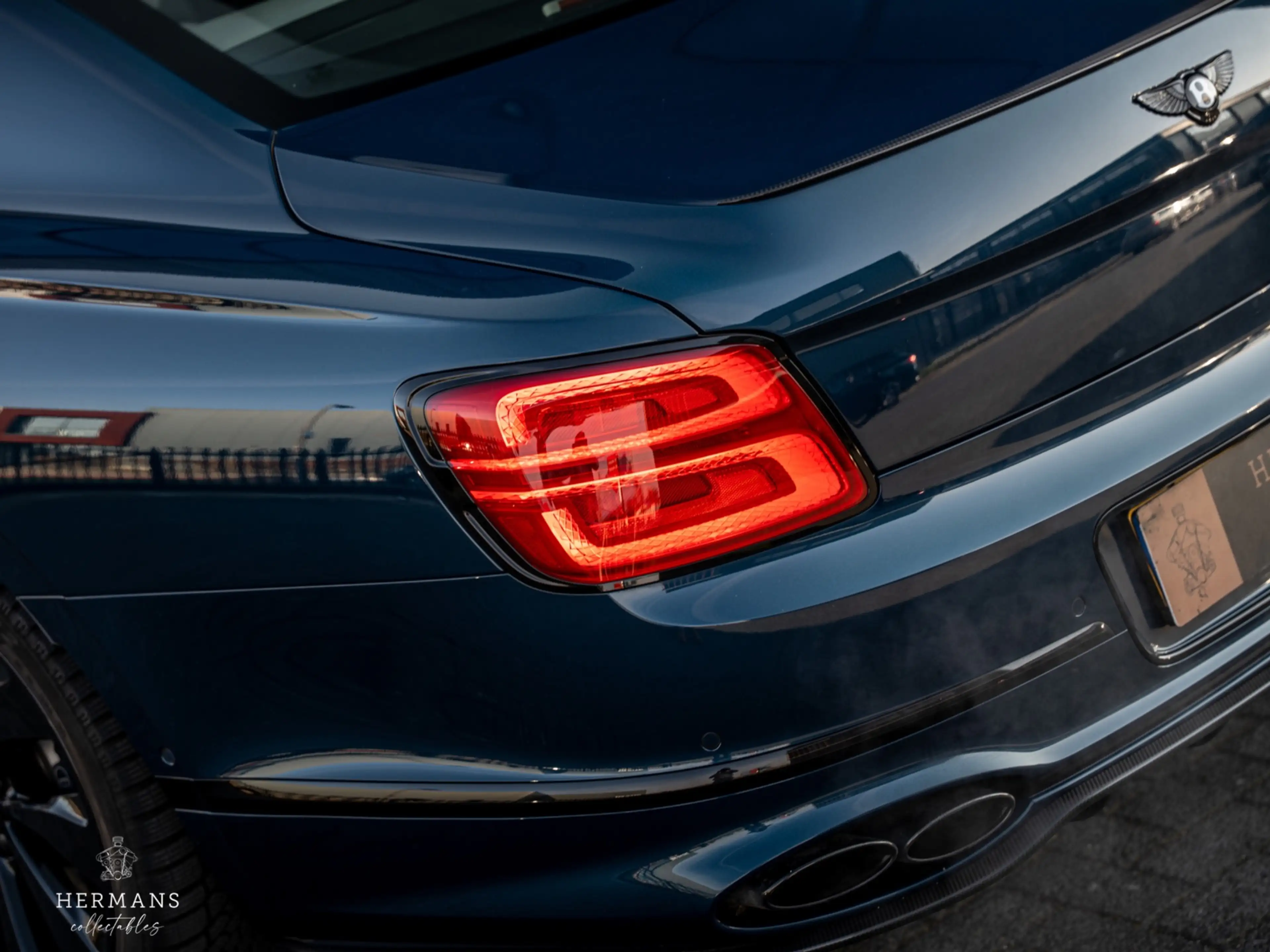 Bentley Flying Spur 4.0 V8 1st Edition / Mulliner / Blackline / Carbon — photo 12