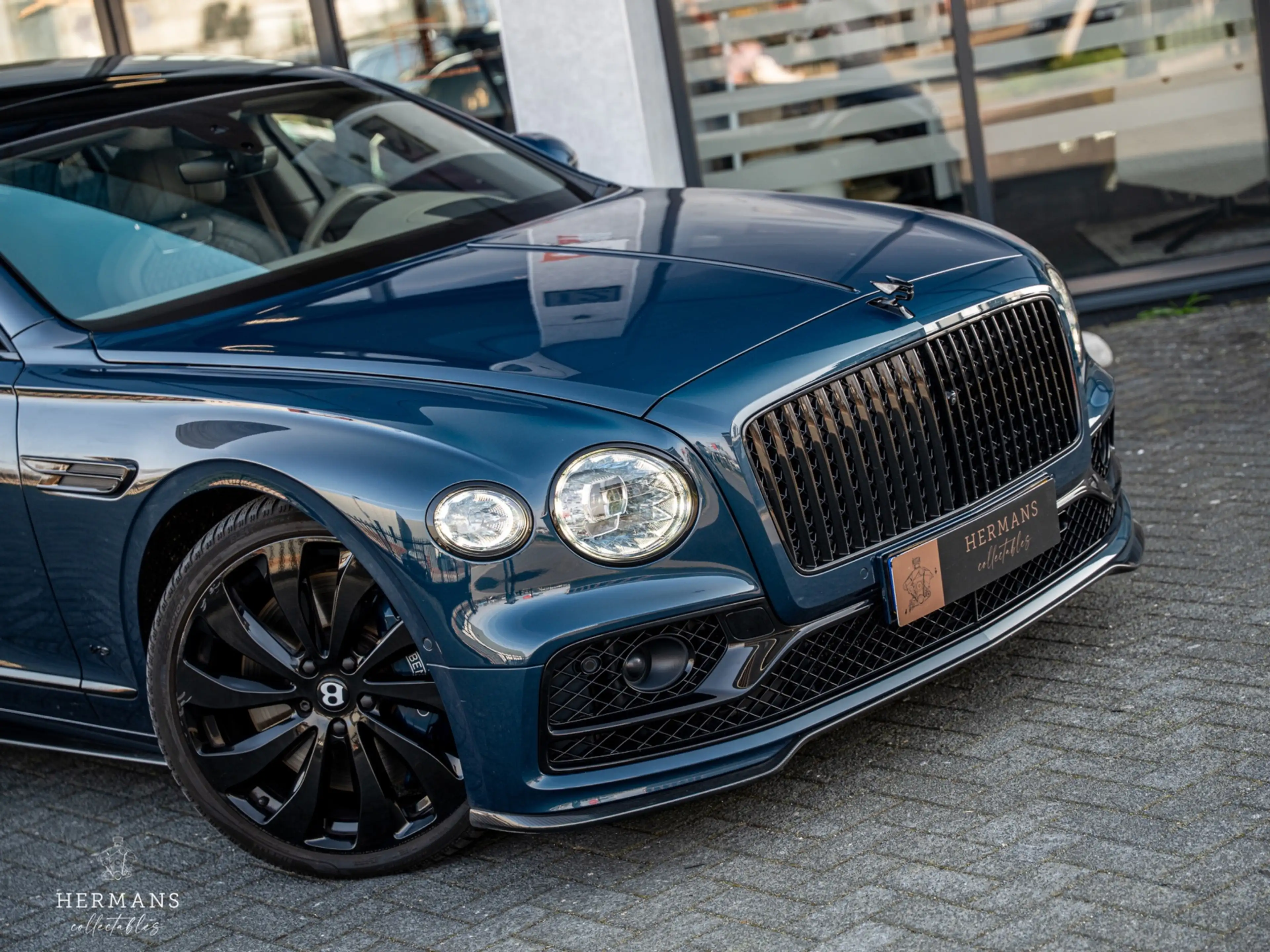 Bentley Flying Spur 4.0 V8 1st Edition / Mulliner / Blackline / Carbon — photo 2