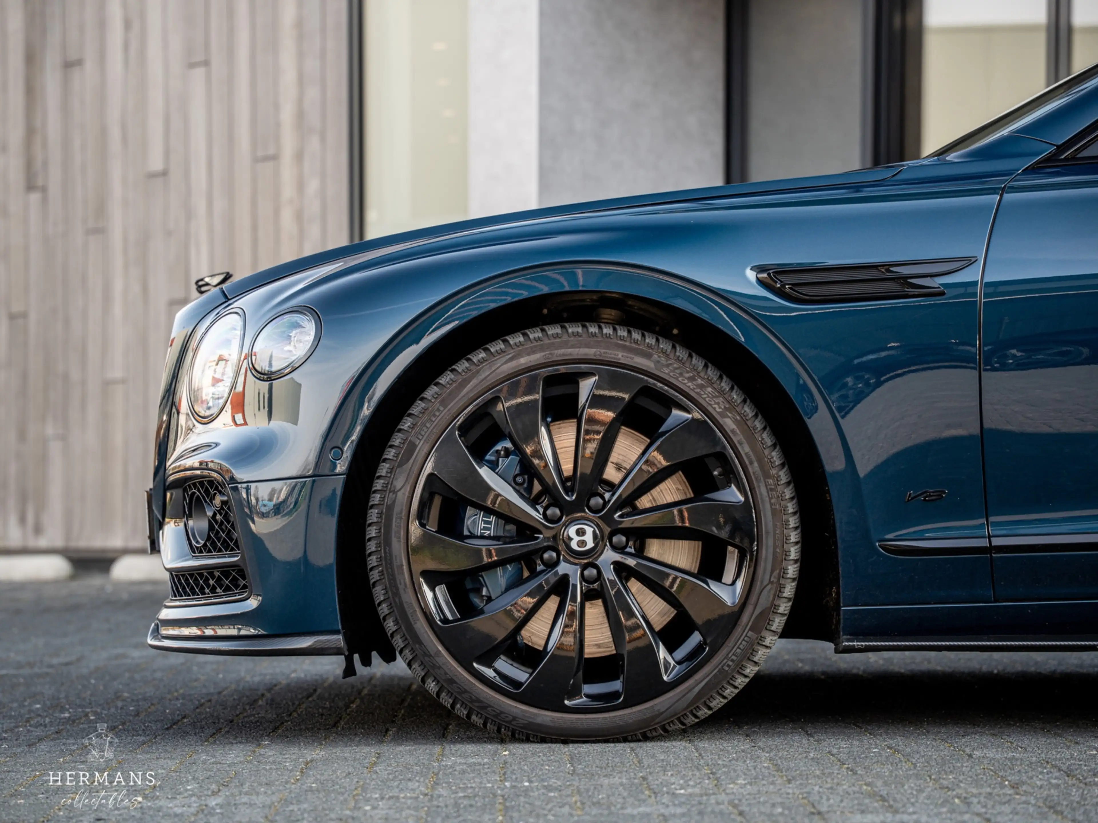 Bentley Flying Spur 4.0 V8 1st Edition / Mulliner / Blackline / Carbon — photo 14