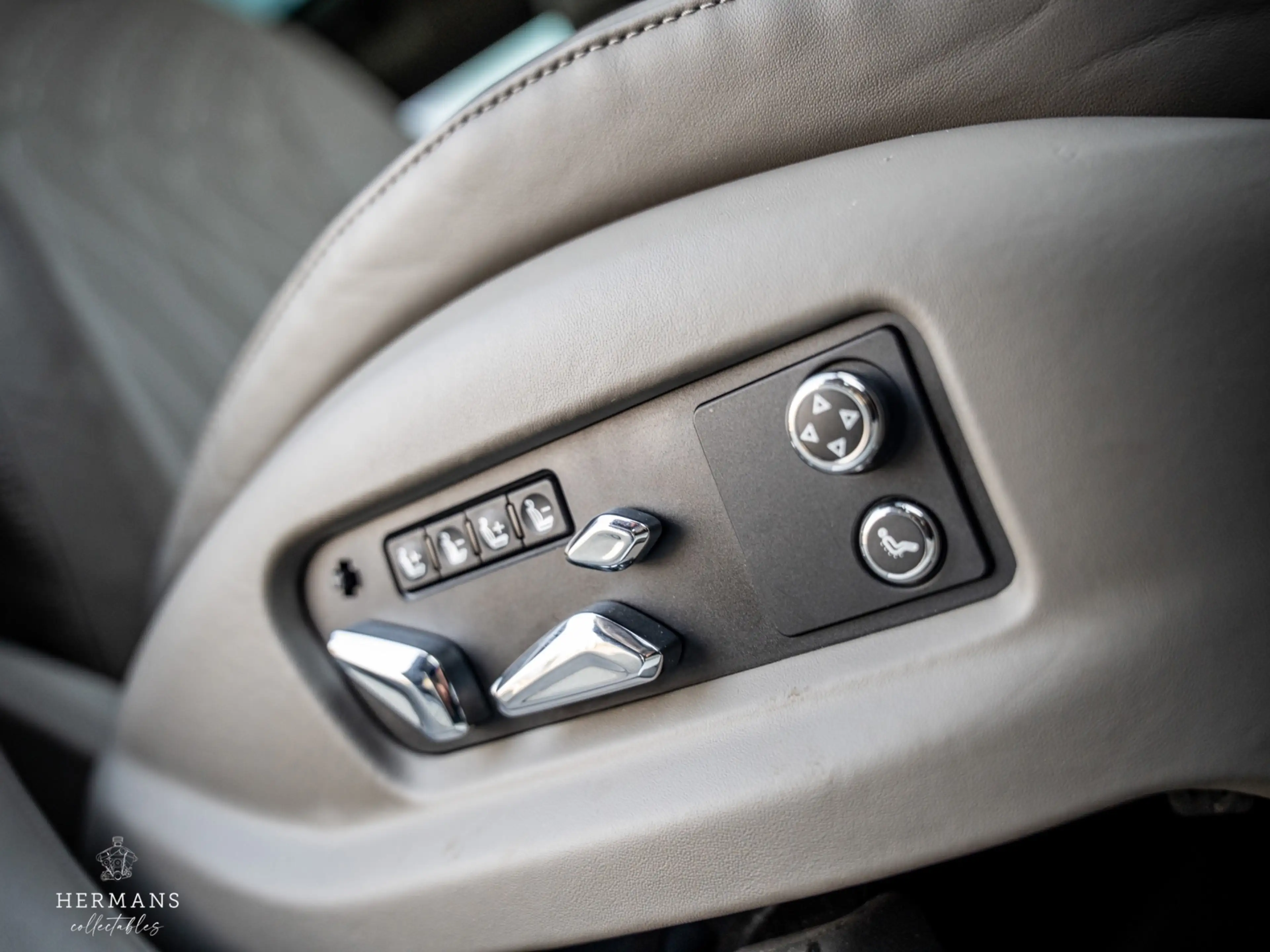 Bentley Flying Spur 4.0 V8 1st Edition / Mulliner / Blackline / Carbon — photo 21