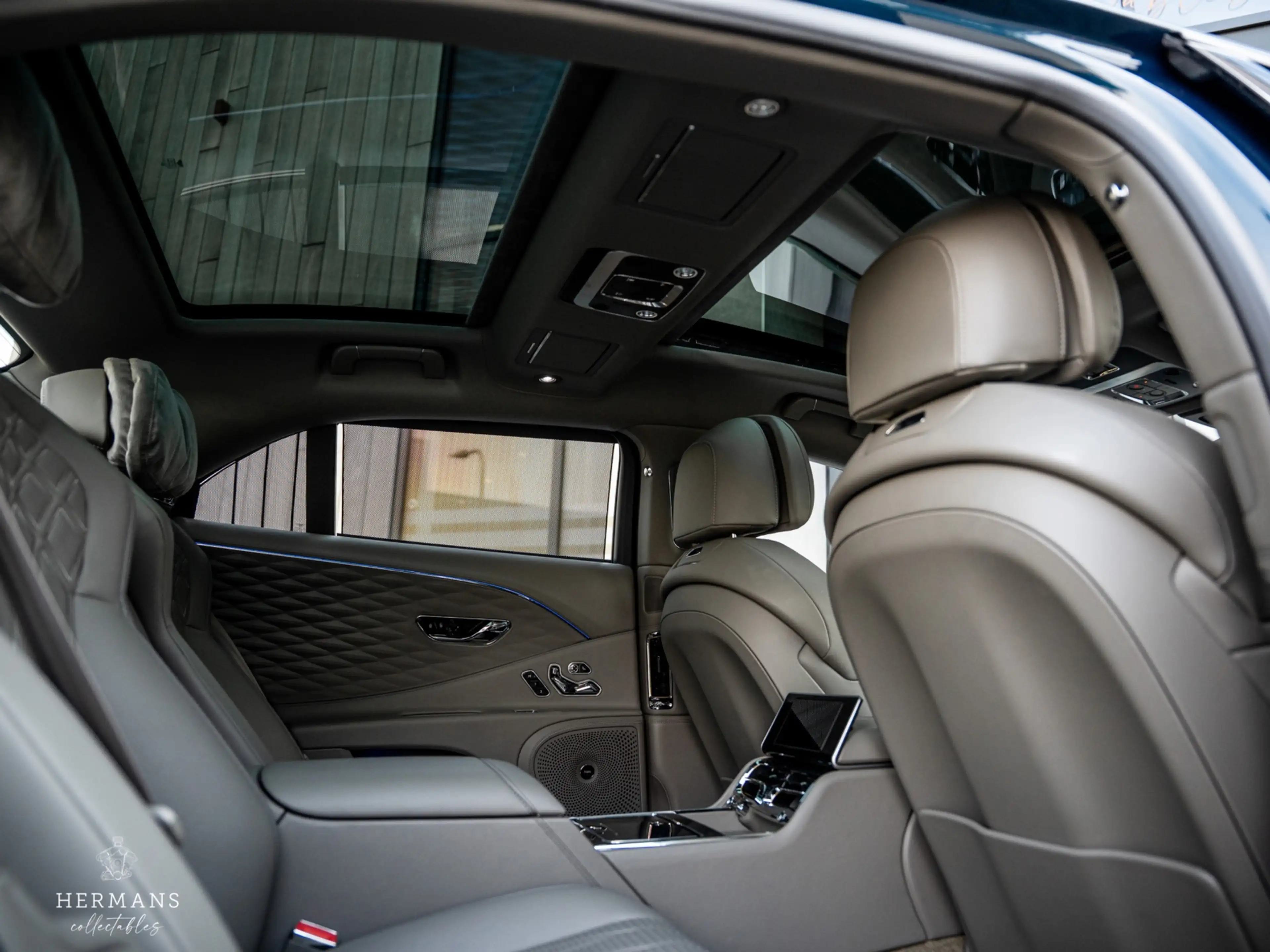 Bentley Flying Spur 4.0 V8 1st Edition / Mulliner / Blackline / Carbon — photo 34