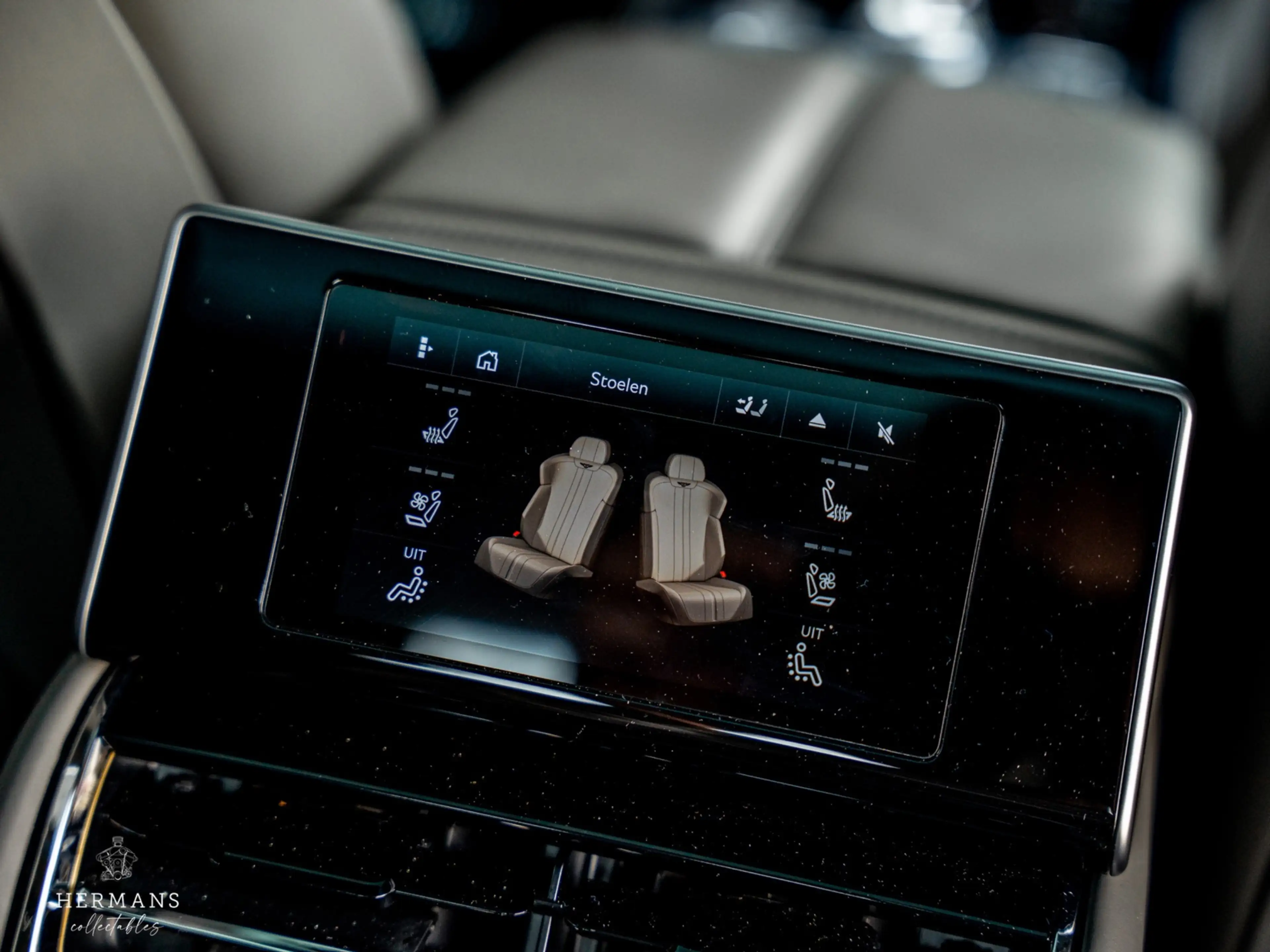 Bentley Flying Spur 4.0 V8 1st Edition / Mulliner / Blackline / Carbon — photo 35