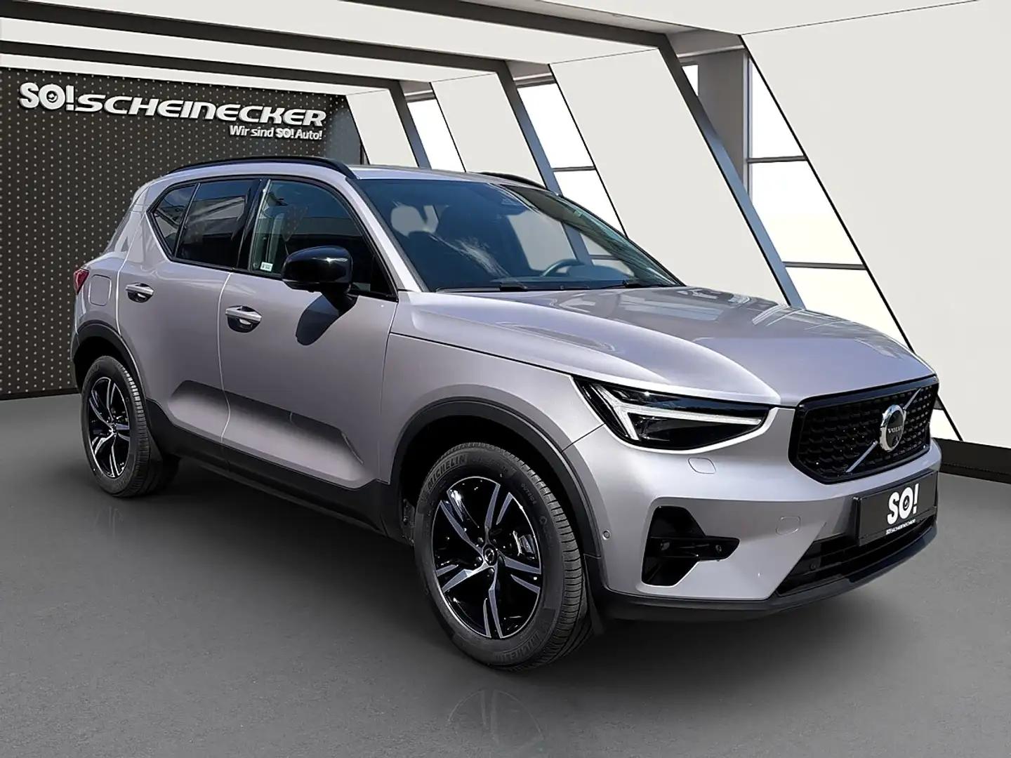 Volvo XC40 B3 Plus Aut. Silber - 1