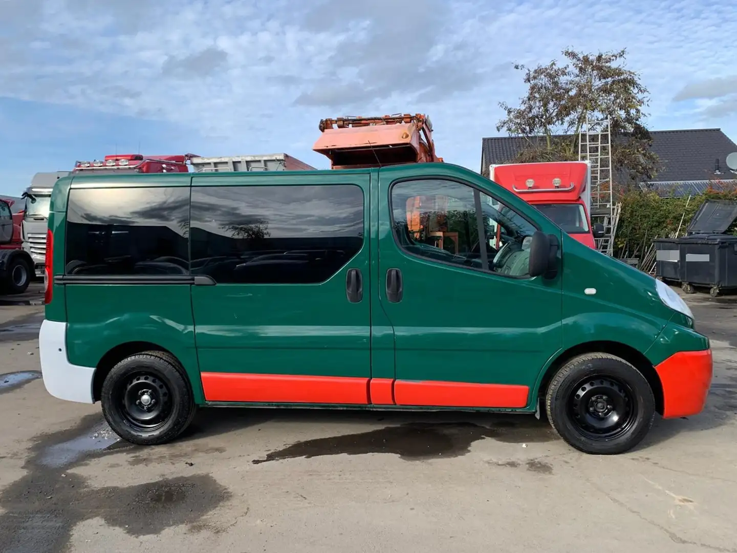 Renault Trafic L1H1 2,7t (8/9 Sitze) Authentique Grün - 2