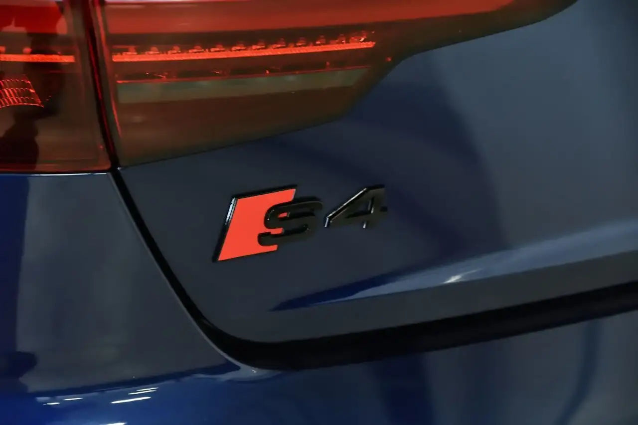 Audi S4 снимка Audi S4