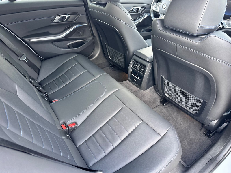 BMW 320 d M-Sport NaviProf HuD Leder ACC RFK — photo 28
