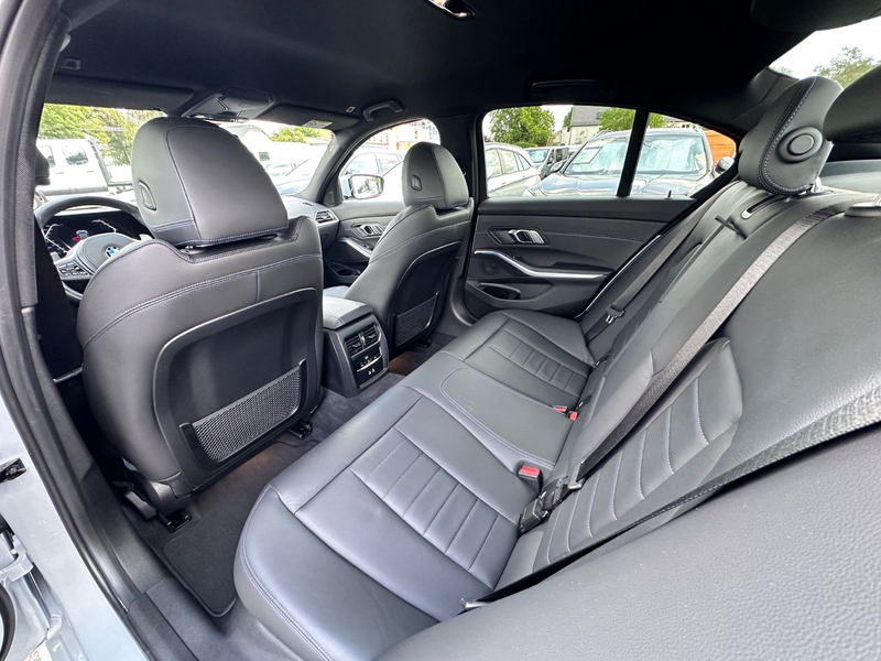 BMW 320 d M-Sport NaviProf HuD Leder ACC RFK — photo 23