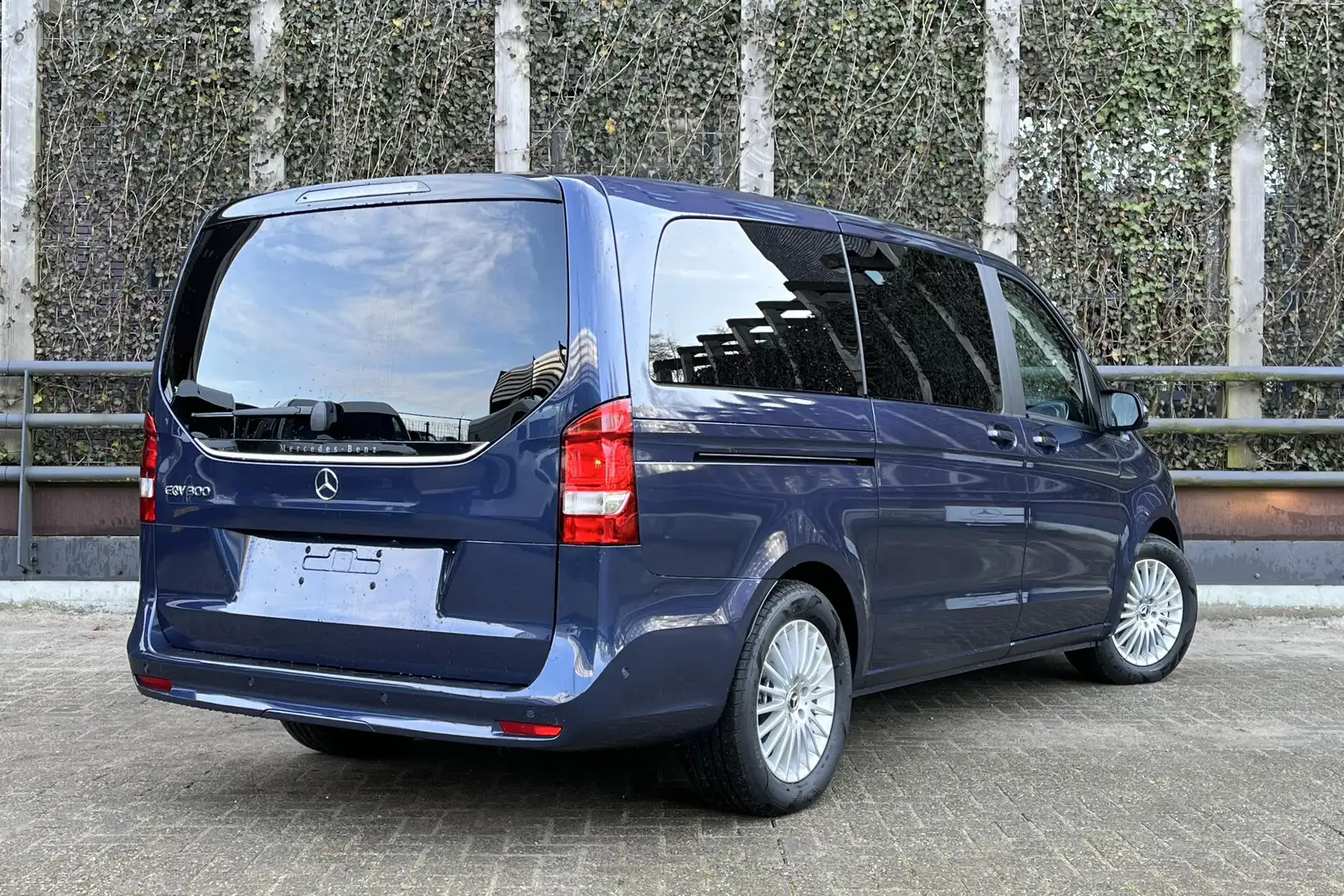 Mercedes-Benz EQV 300 L2 | Easy Pack Pakket | Burmester Audio | Parkeerp Blauw - 2