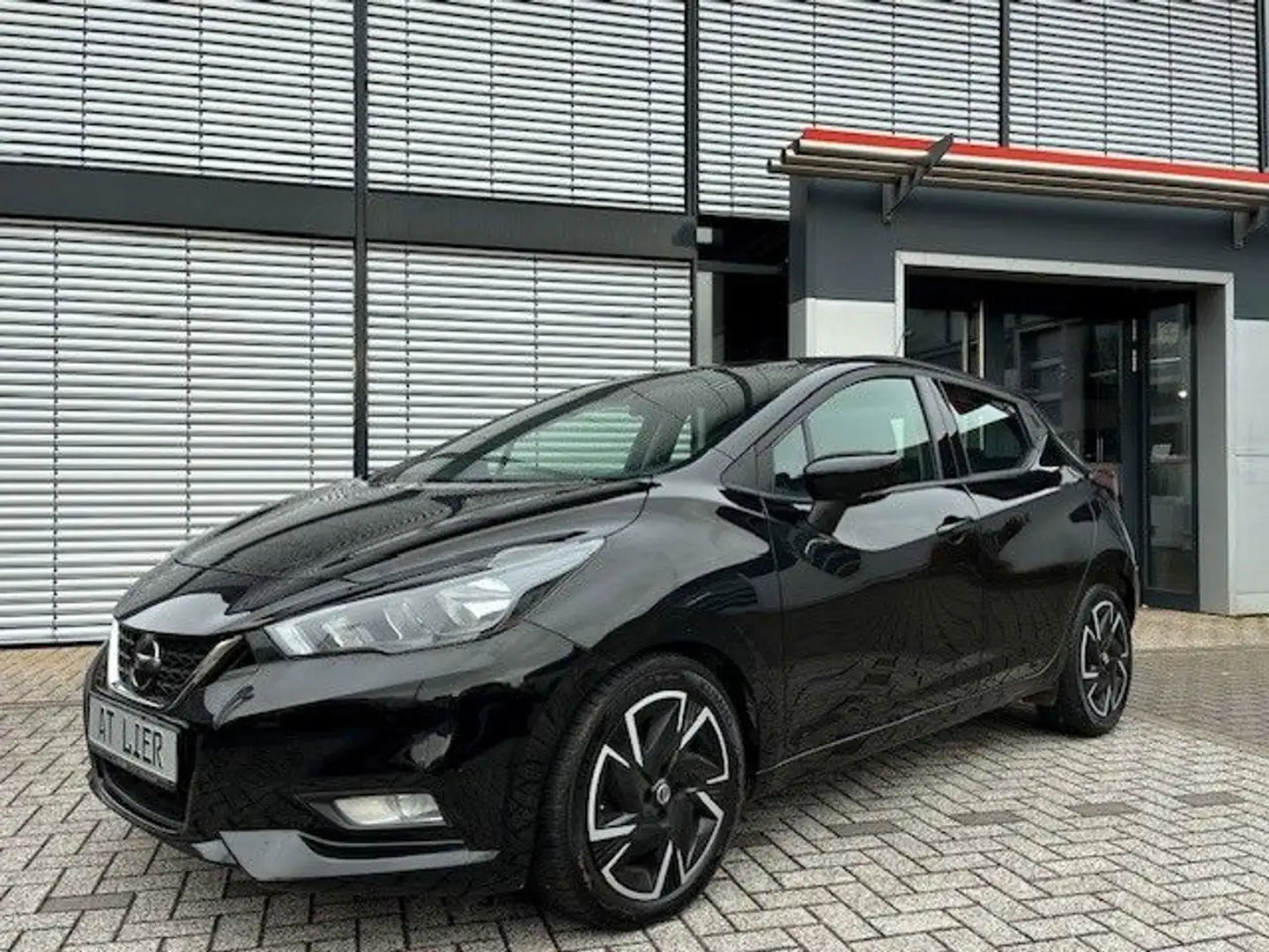 Nissan Micra 1.0 IG-T N-Way Automatik Noir - 1