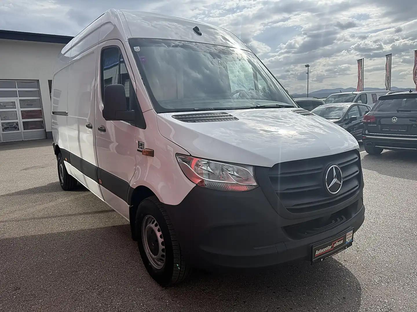 Mercedes-Benz Sprinter eSprinter Front 41kWh 3,5t / 3.924 mm Weiß - 2