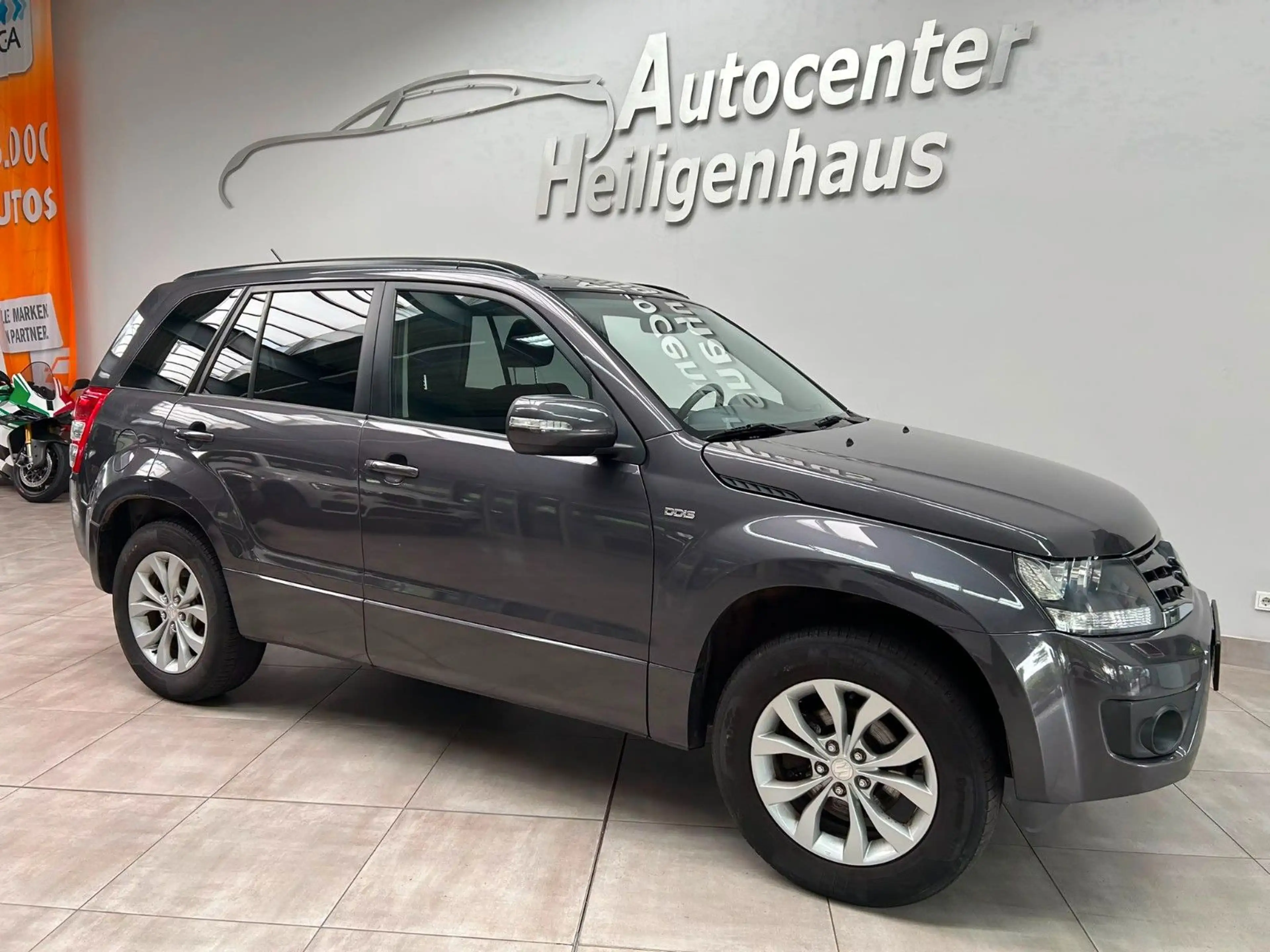Suzuki Grand Vitara 1.9 DDIS Club 4X4 Klima Navi SHZ — photo 2