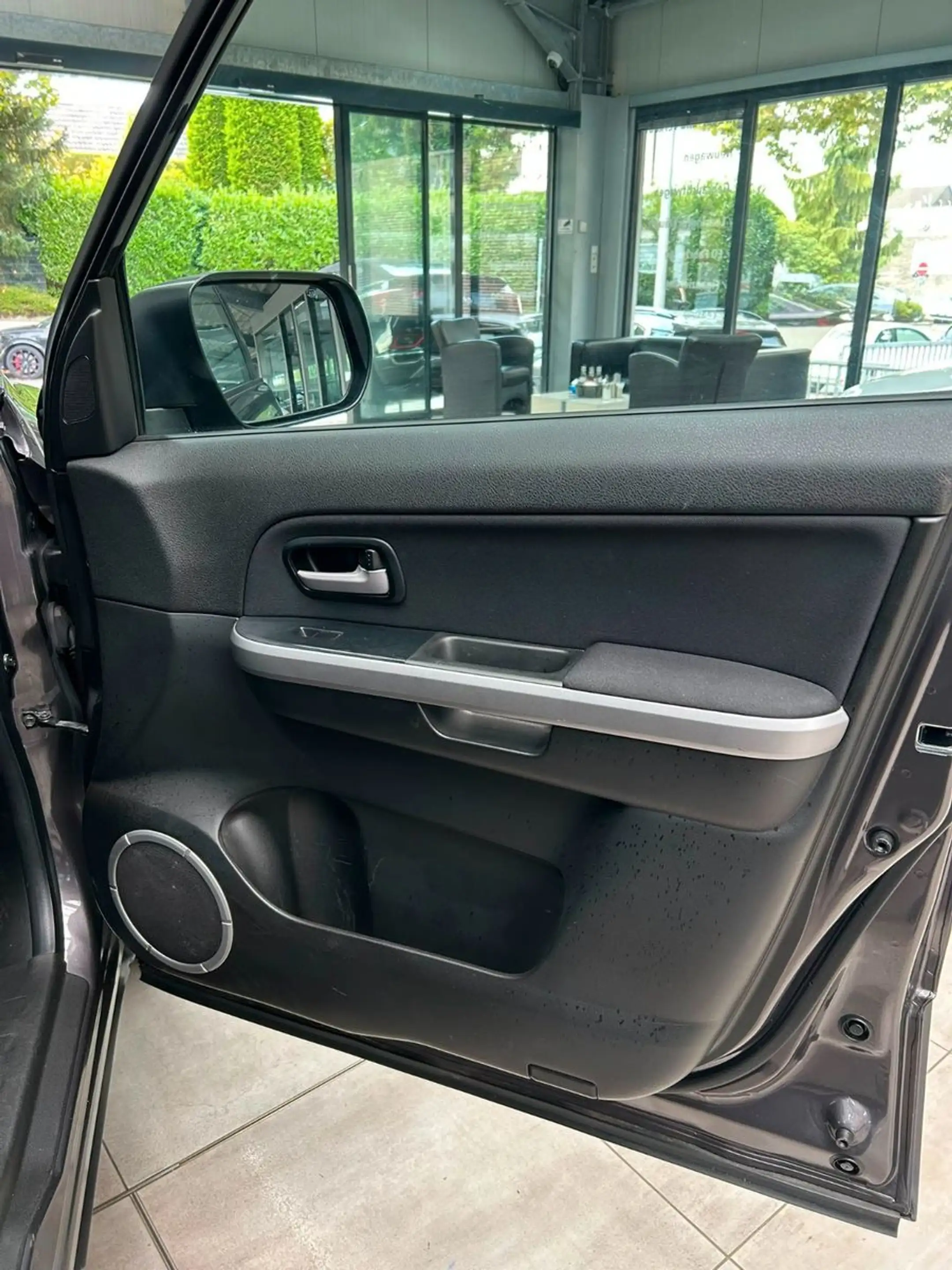 Suzuki Grand Vitara 1.9 DDIS Club 4X4 Klima Navi SHZ — photo 11