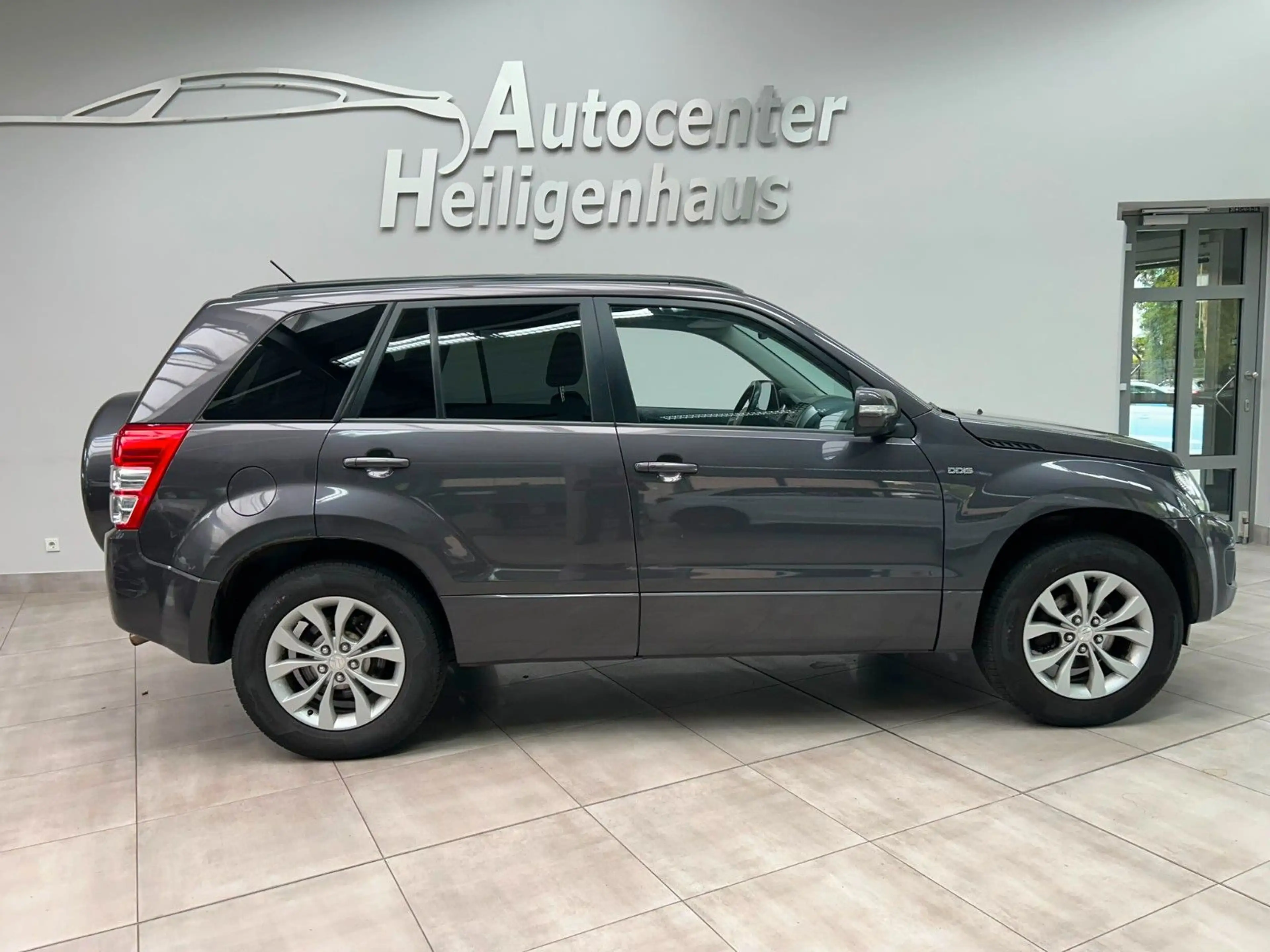 Suzuki Grand Vitara 1.9 DDIS Club 4X4 Klima Navi SHZ — photo 3