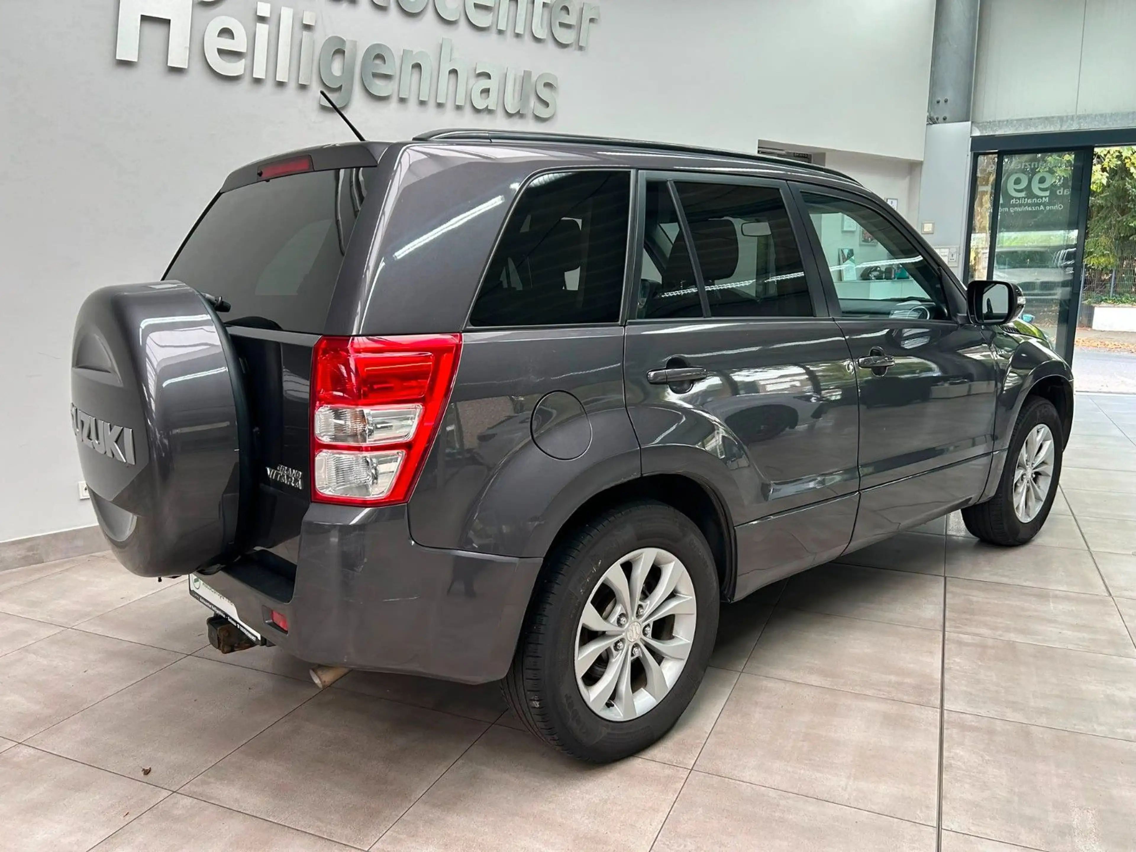 Suzuki Grand Vitara 1.9 DDIS Club 4X4 Klima Navi SHZ — photo 4