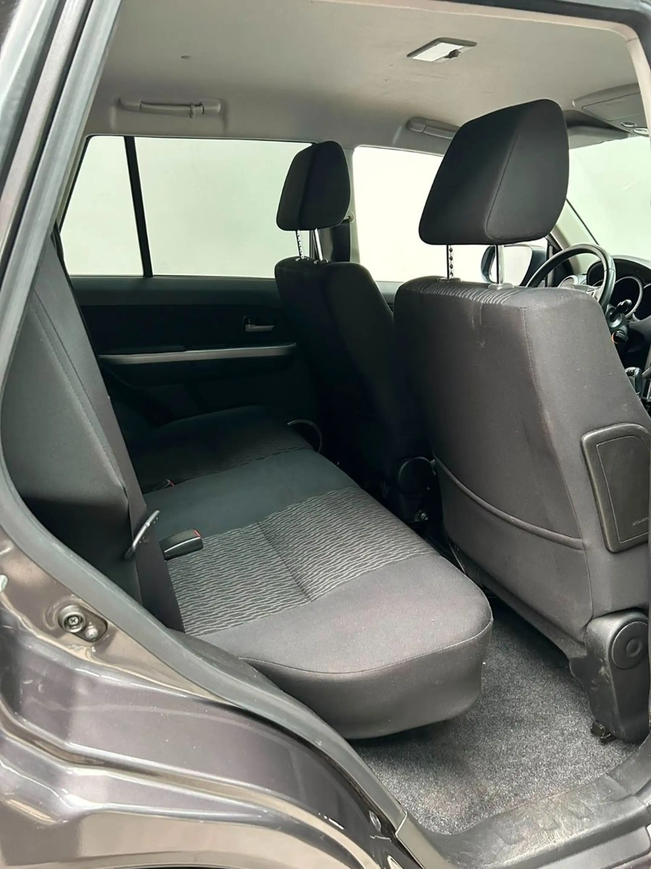 Suzuki Grand Vitara 1.9 DDIS Club 4X4 Klima Navi SHZ — photo 13