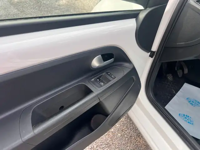 Volkswagen Up! view 13
