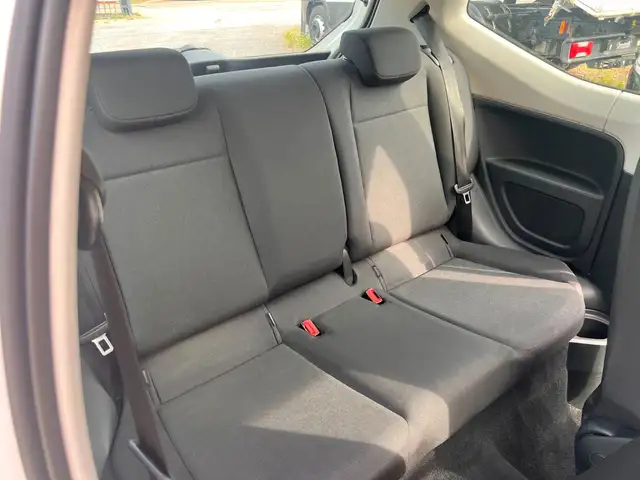 Volkswagen Up! view 12