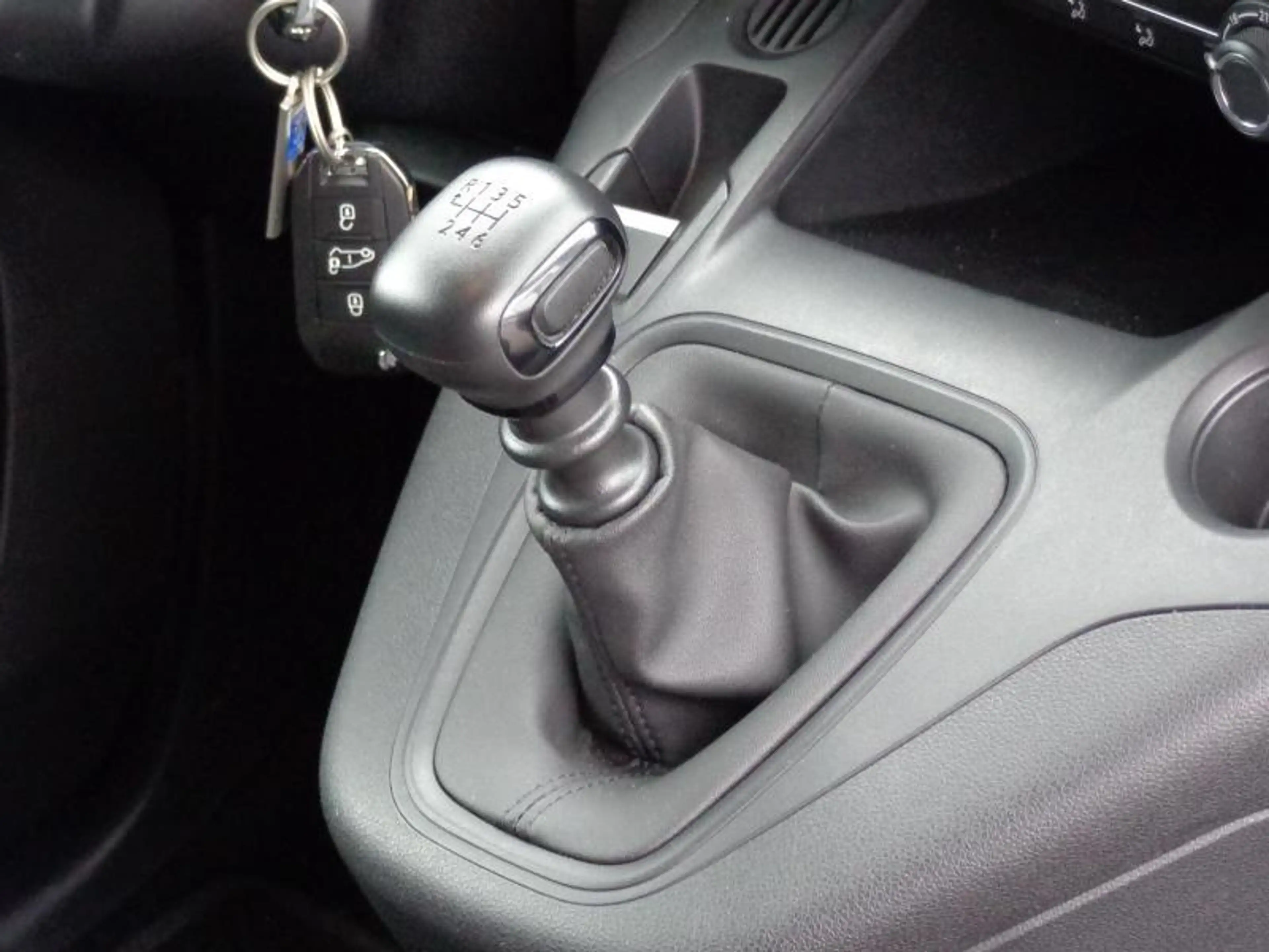 Peugeot Partner 1.5HDi 3Pl - GPS - Clim — photo 10