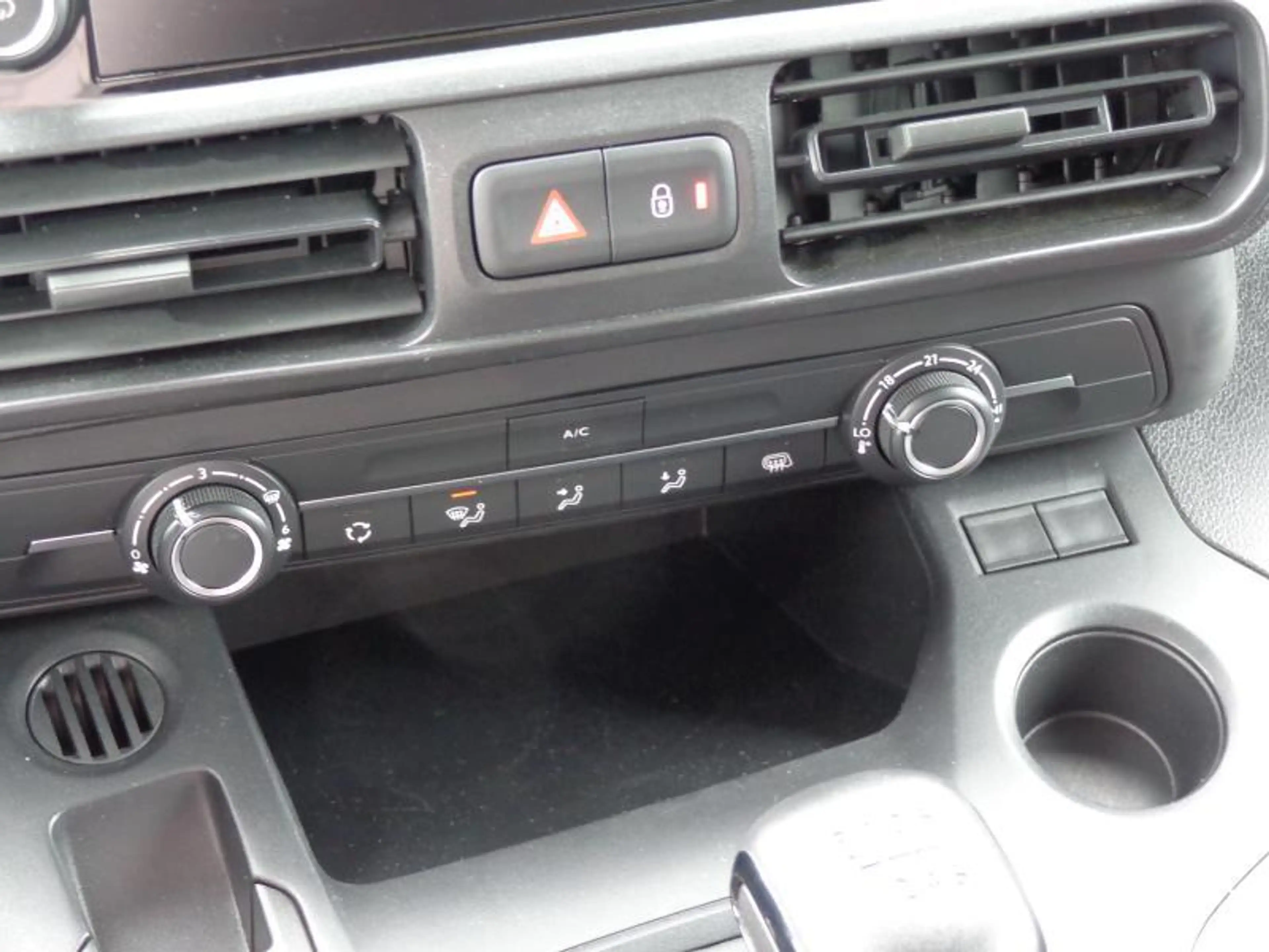 Peugeot Partner 1.5HDi 3Pl - GPS - Clim — photo 7