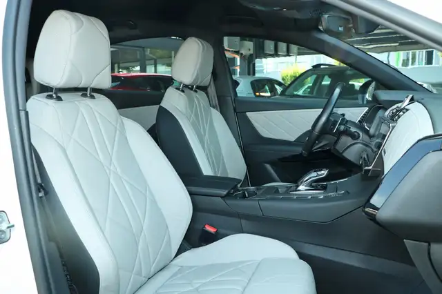 DS Automobiles DS 7 Crossback view 7