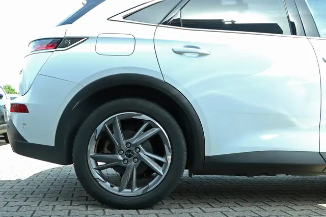 DS Automobiles DS 7 Crossback view 5