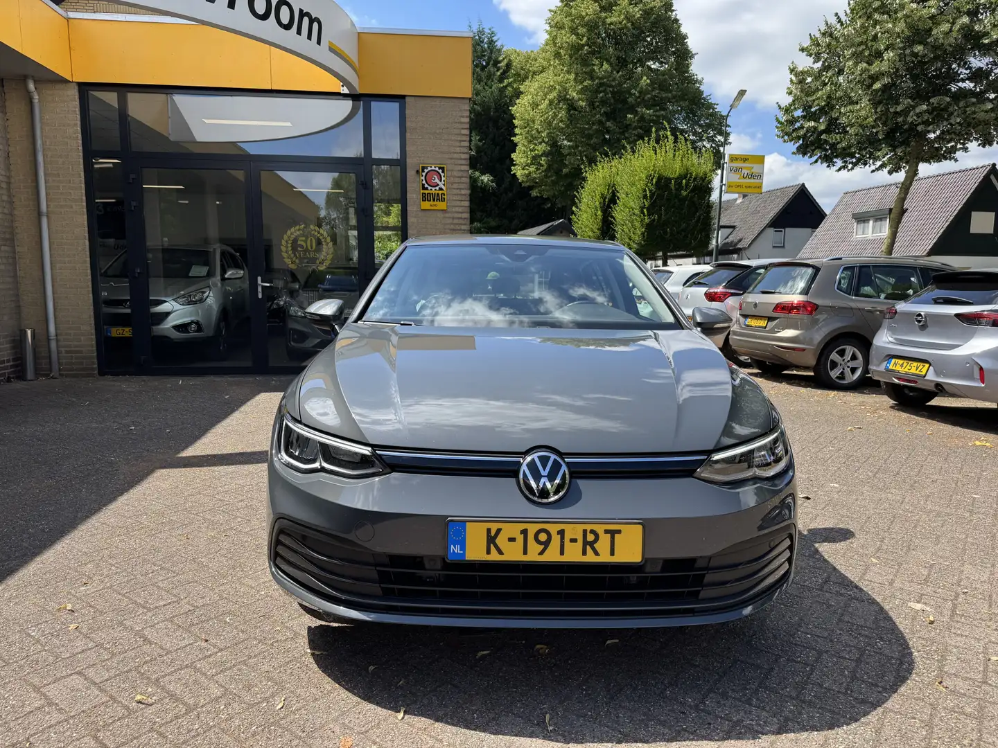 Volkswagen Golf 1.0 eTSI Life Navi StoelStuurverwarming Carplay Grijs - 2