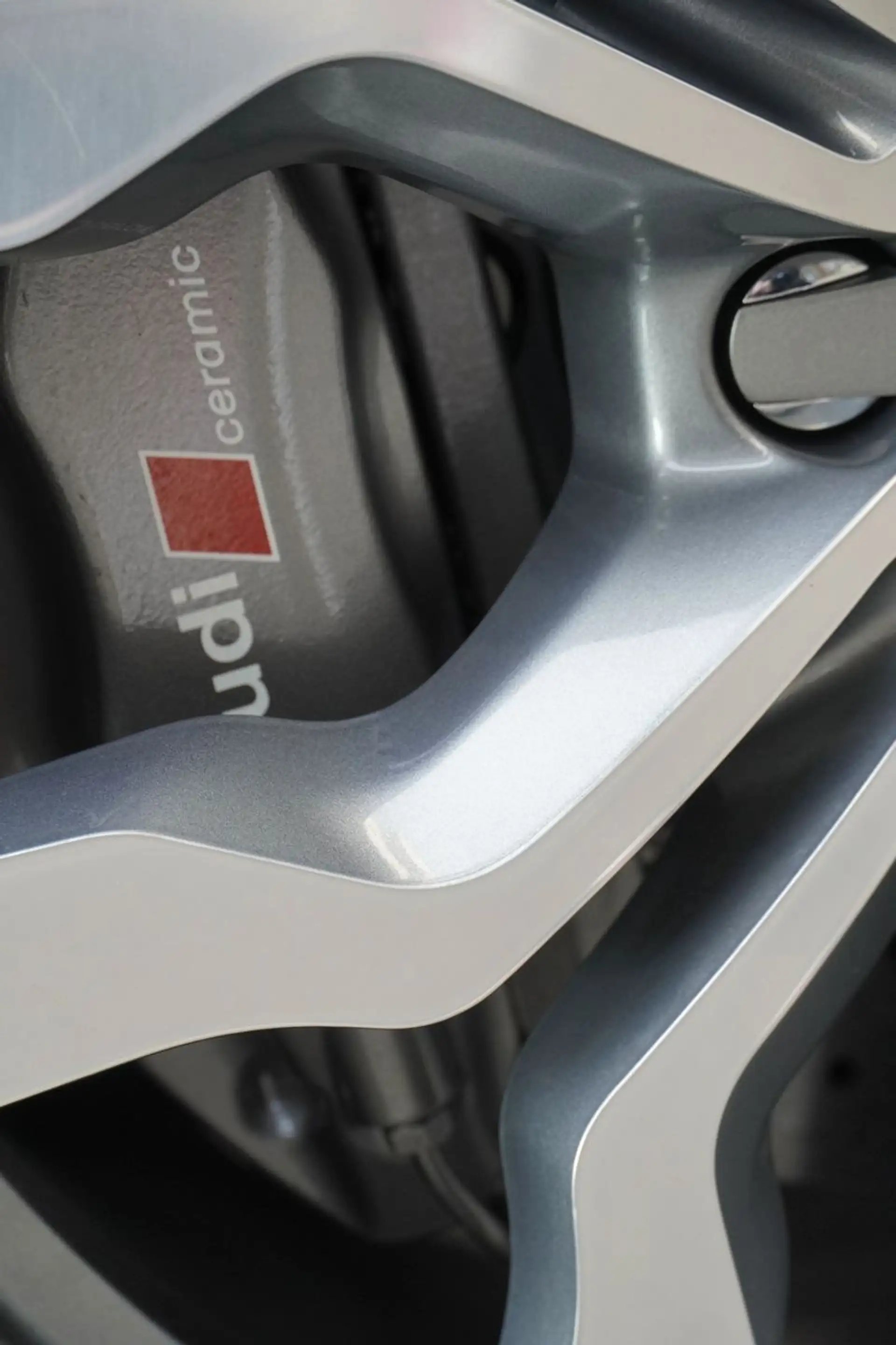 Audi R8 Spyder 5.2 FSI quattro*LED*Keramik*Carbon*B&O — photo 15