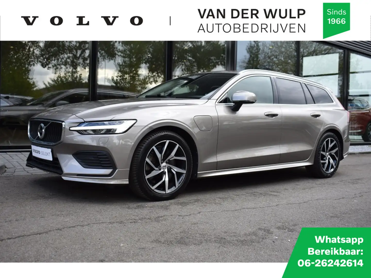Volvo V60 T6 340pk Plug-In AWD Momentum Pro | Trekhaak | DAB Grey - 1