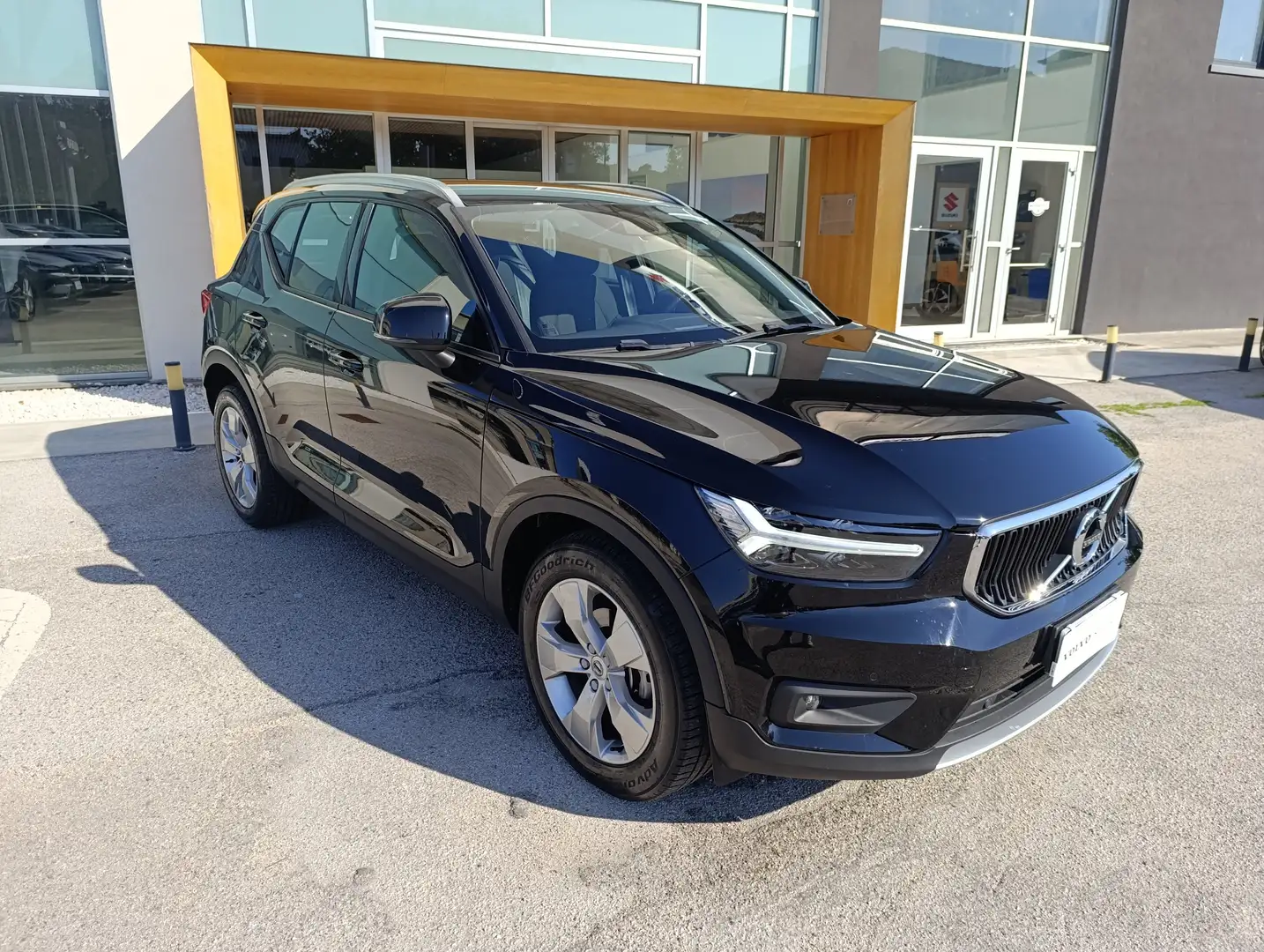 Volvo XC40 XC40 1.5 t2 Momentum Pro auto N1 AUTOCARRO Noir - 1