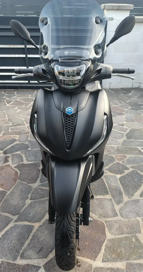 Piaggio Beverly 350 Deep black Fekete - 1