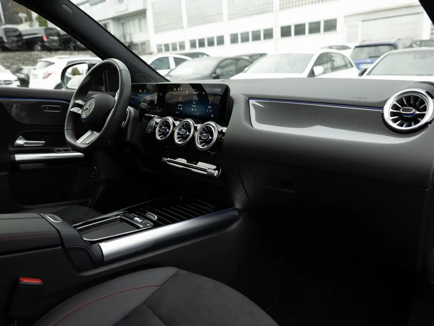 Mercedes-Benz GLA 220 d 4MATIC AMG-Sport+Pano+Distr+MLB+Night Schwarz - 2