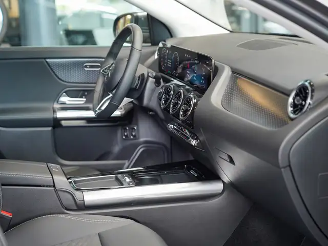Mercedes-Benz Gla view 12
