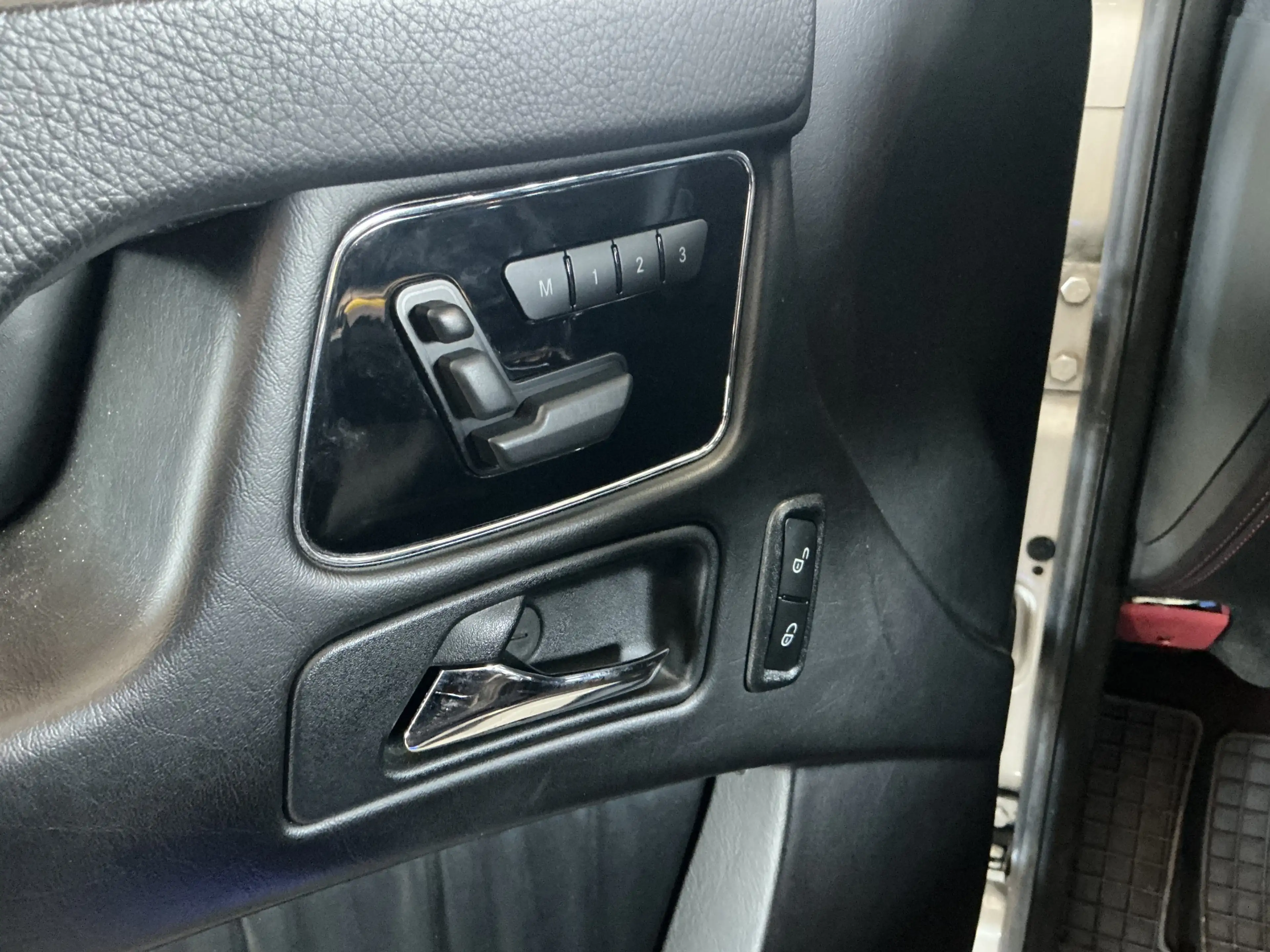 Mercedes-Benz G 350 d Designo Manufaktur Leder Pano Memory AHK — photo 9