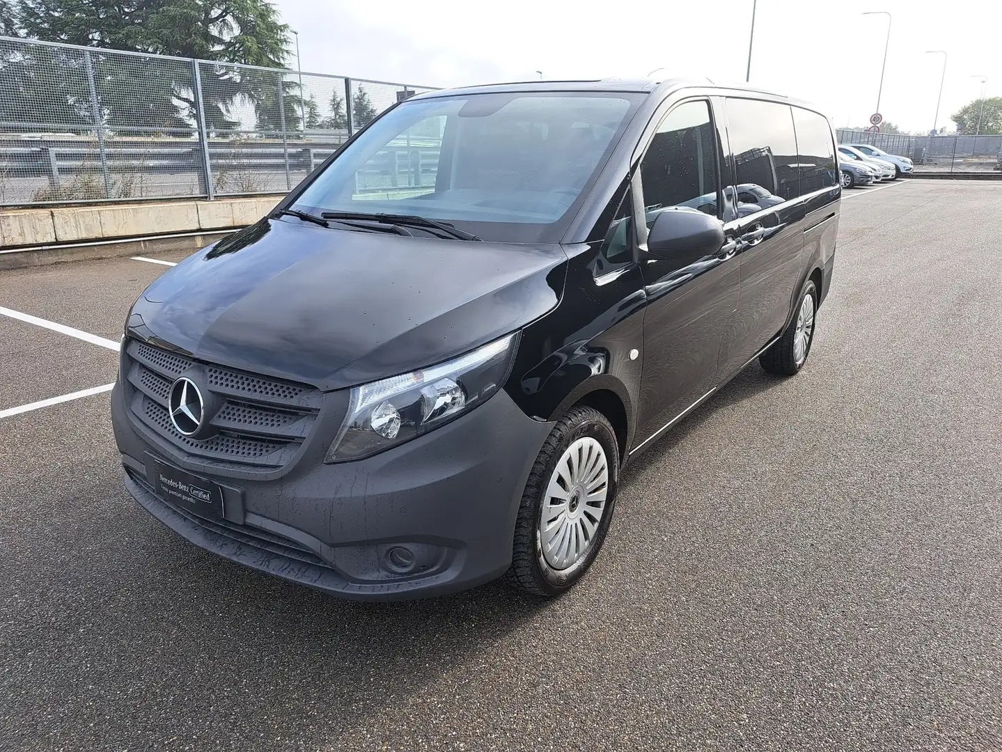 Mercedes-Benz Vito Vito 116 d Tourer Pro Long Auto Nero - 1