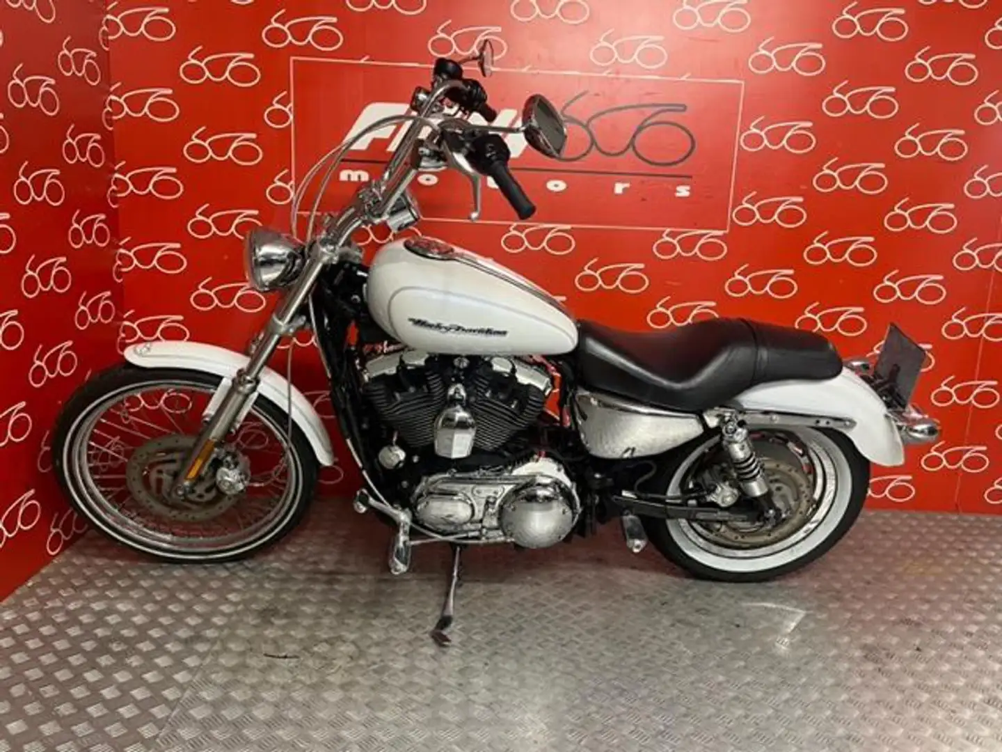 Harley-Davidson XL 1200 T C Bianco - 2