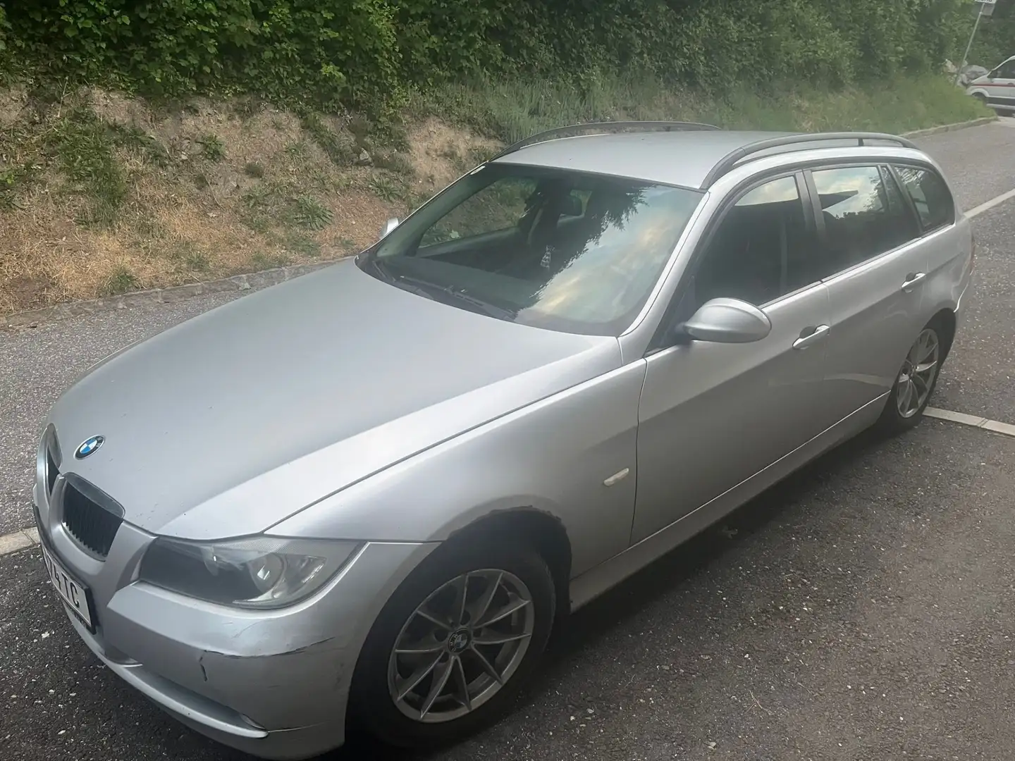 BMW 318 318d touring - 1