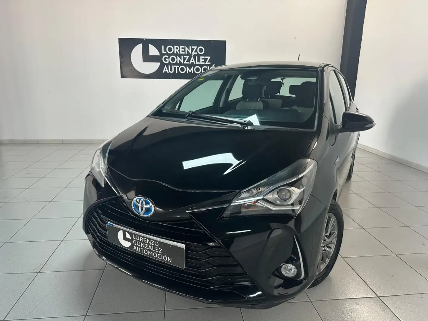 Toyota Yaris Pequeño Automático de 5 Puertas Nero - 1