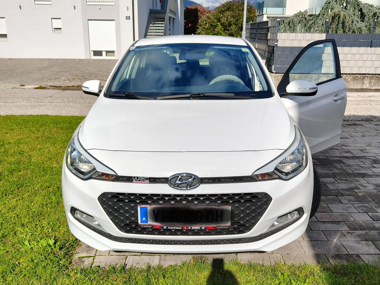 Hyundai i20 i20 1,25 Life Life Weiß - 1