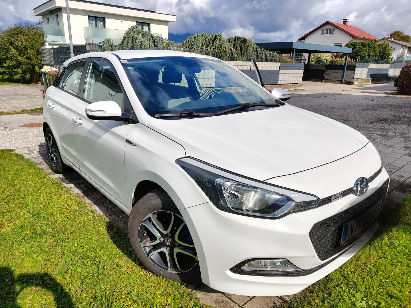 Hyundai i20 i20 1,25 Life Life Weiß - 2