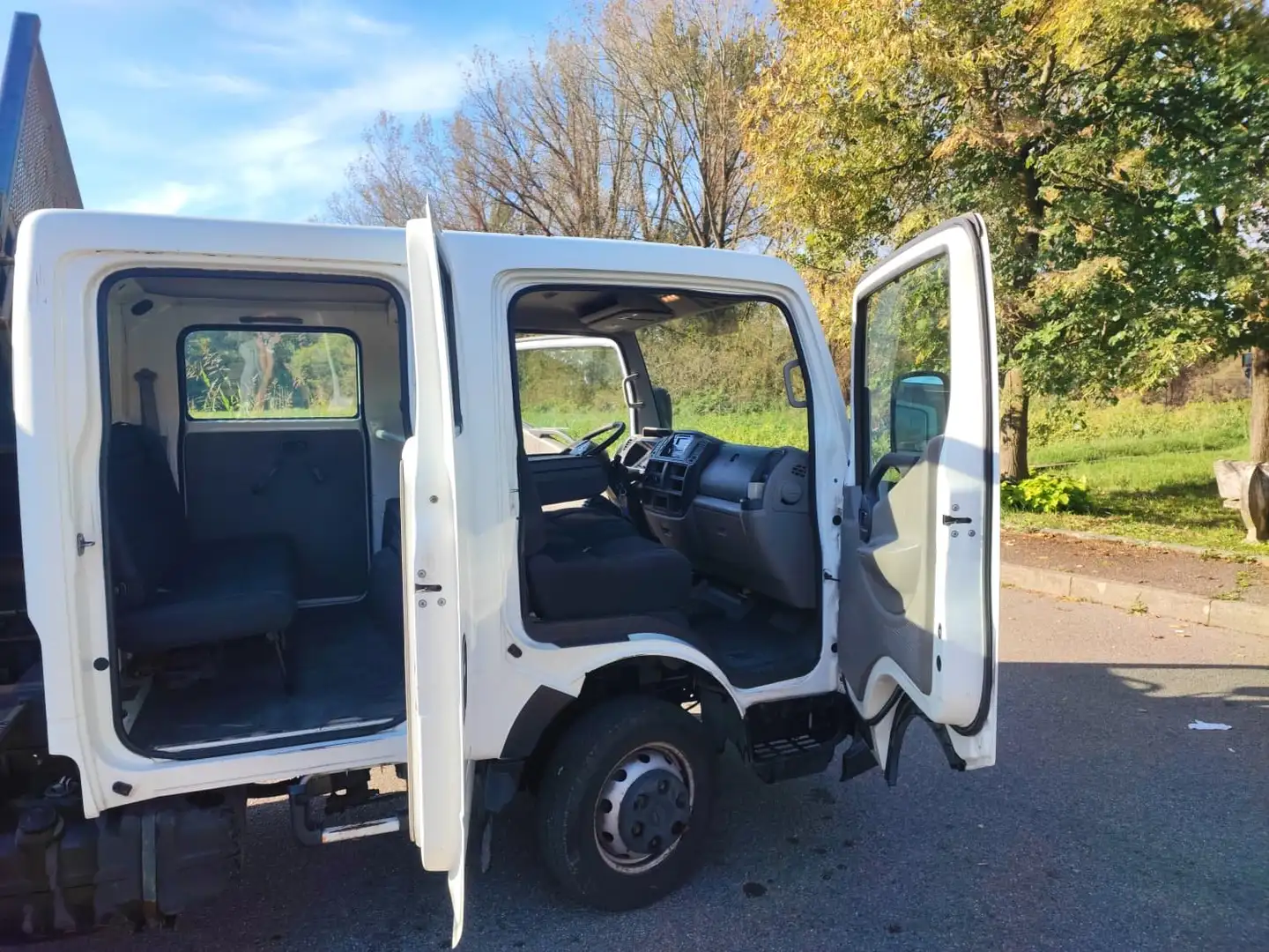 Nissan Cabstar Bianco - 1