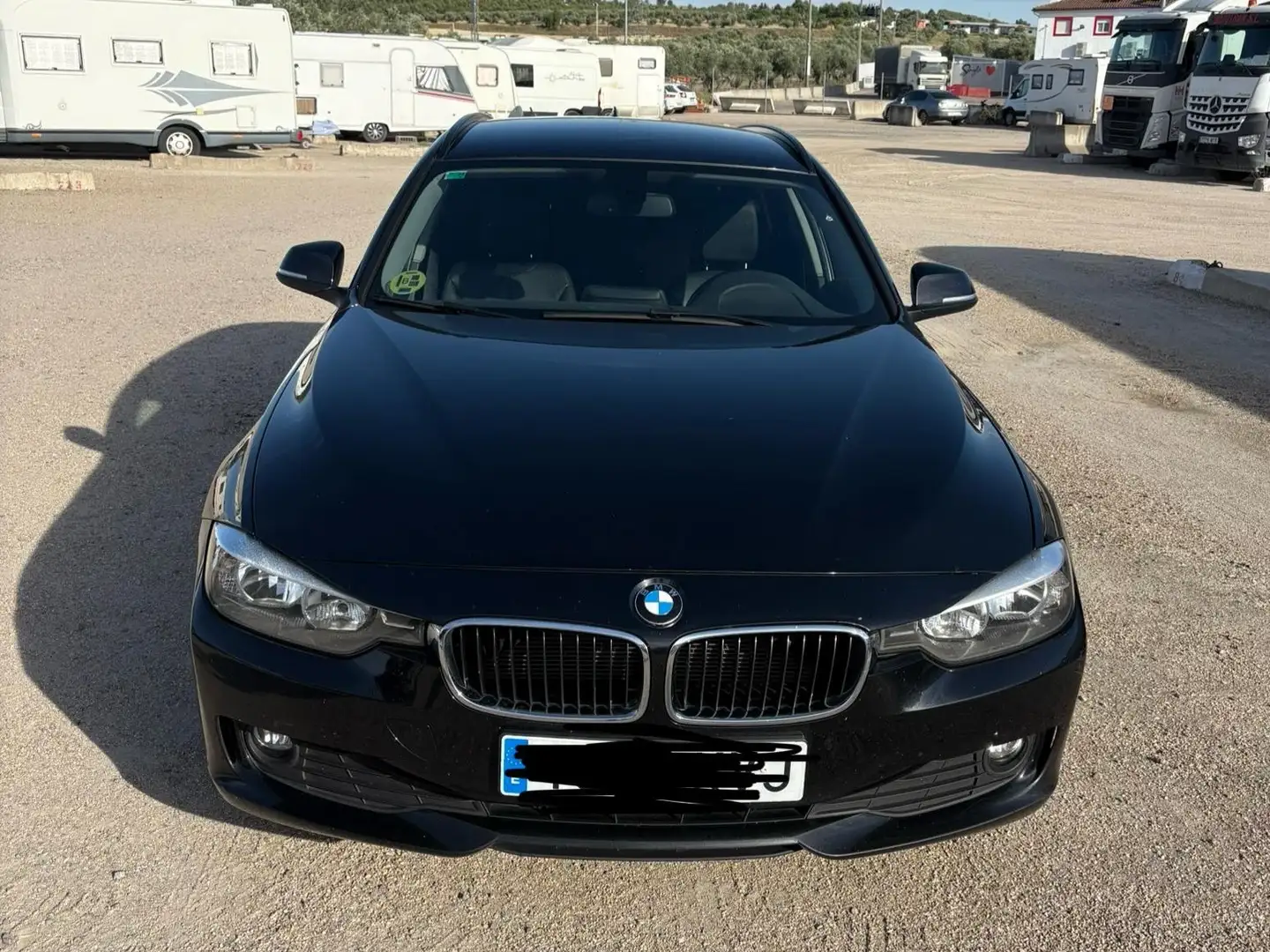BMW 318 318d Touring Essential Plus Edition Essential Plus Edition Negro - 1