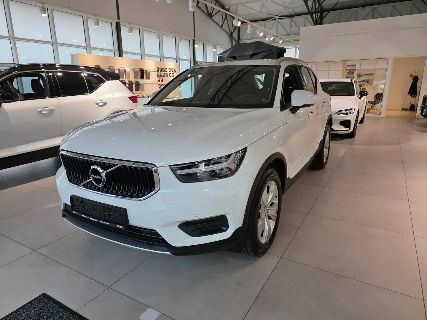 Volvo XC40 T3 Momentum Pro 2WD Blanc - 2