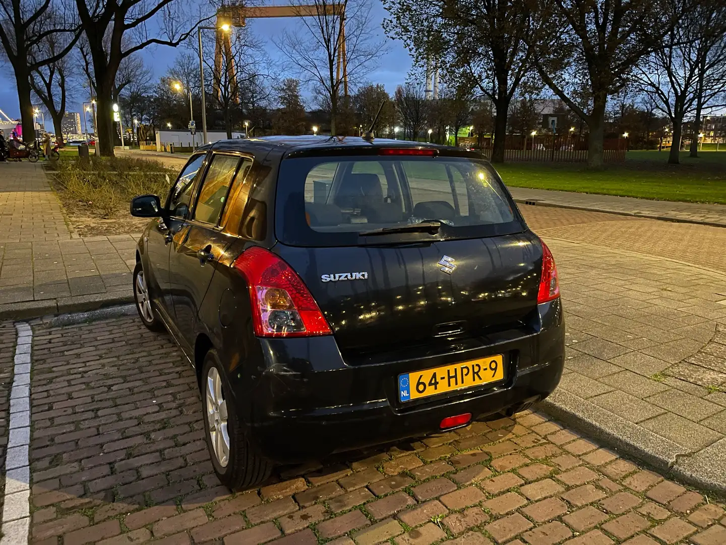 Suzuki Swift 1.3 Shogun Negru - 1